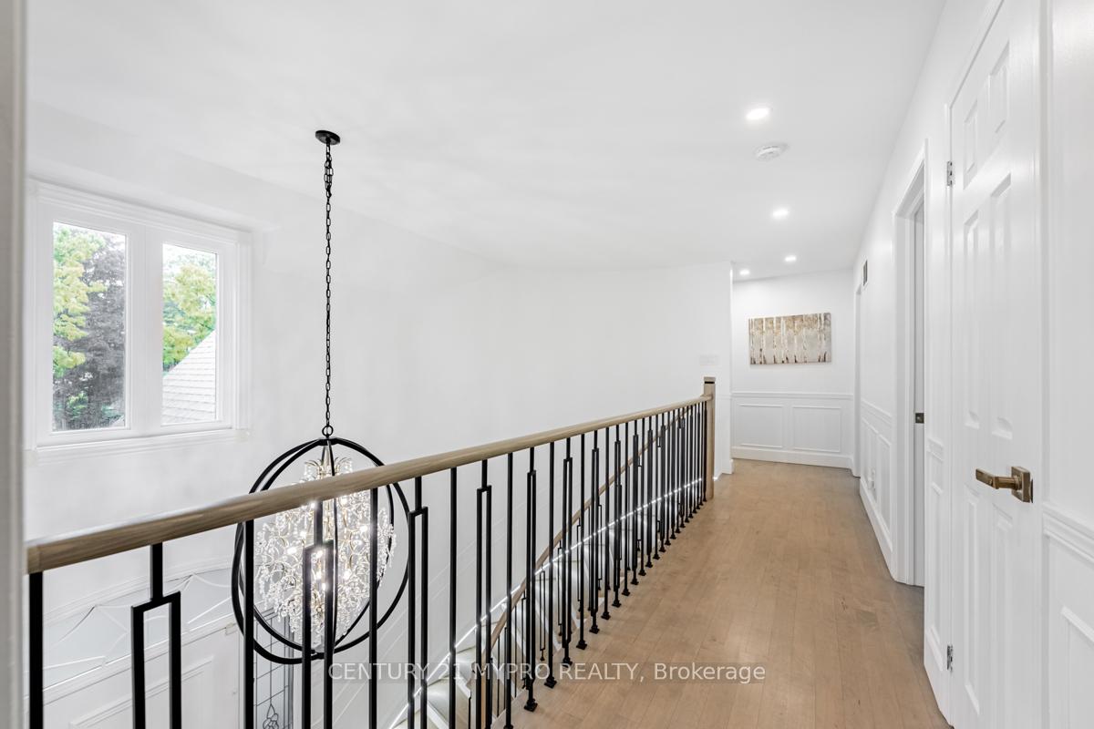 8 Briarwood Rd N, Markham, ON L3R2X2 | 5 Bedroom 4 Bathroom Detached House | Image 16