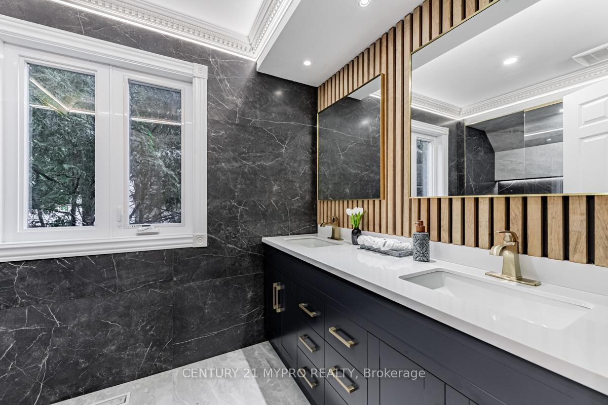 8 Briarwood Rd N, Markham, ON L3R2X2 | 5 Bedroom 4 Bathroom Detached House | Image 23