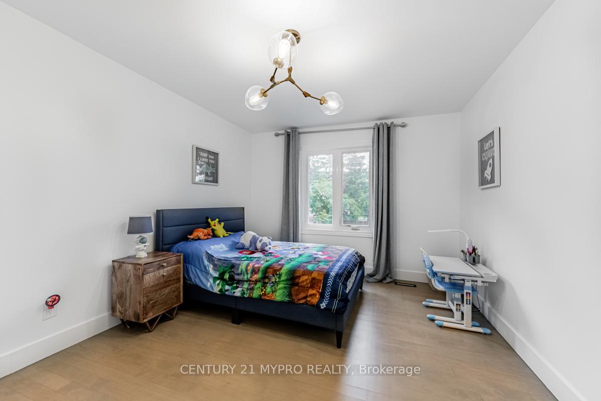 8 Briarwood Rd N, Markham, ON L3R2X2 | 5 Bedroom 4 Bathroom Detached House | Image 25