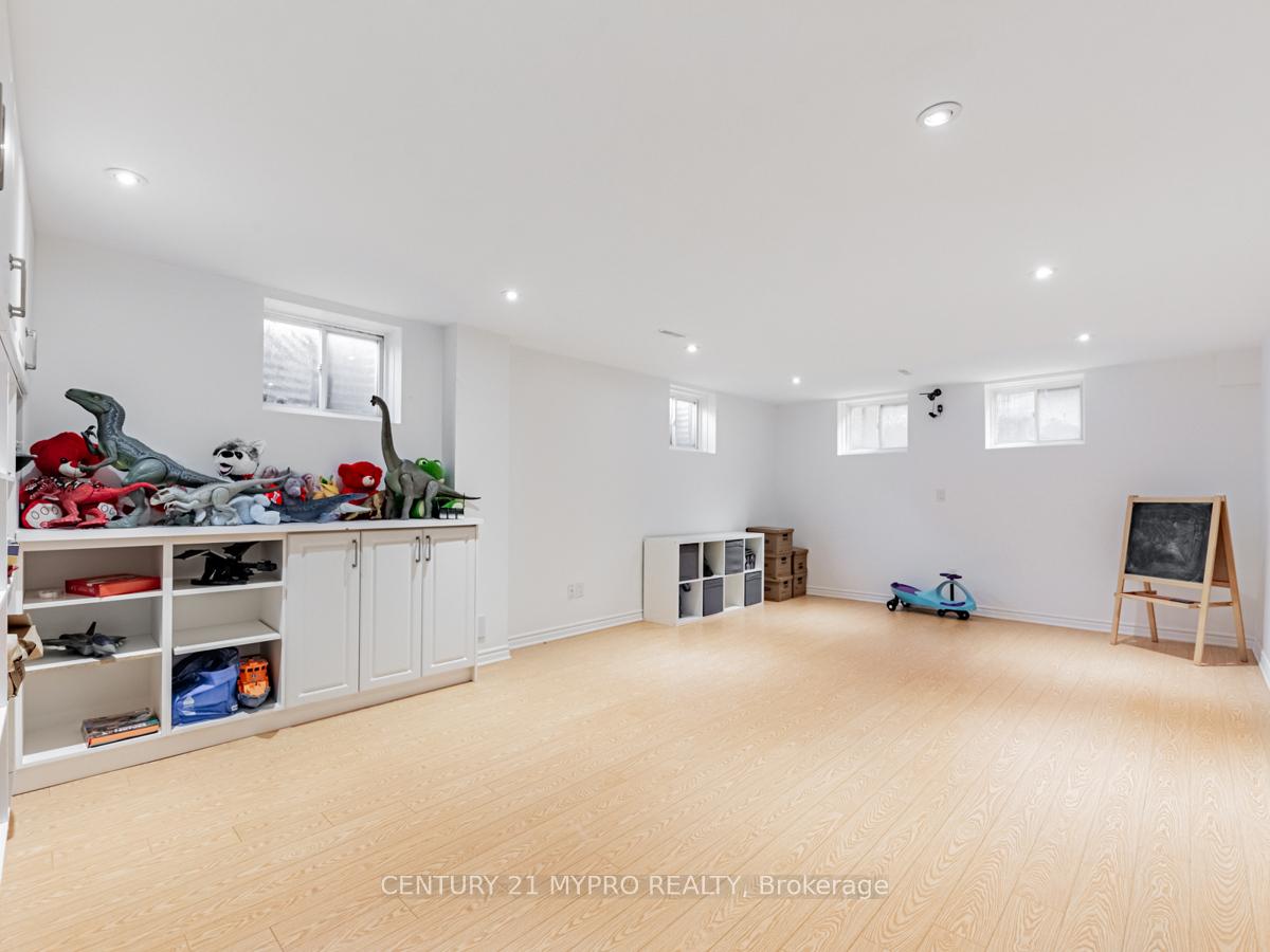 8 Briarwood Rd N, Markham, ON L3R2X2 | 5 Bedroom 4 Bathroom Detached House | Image 28