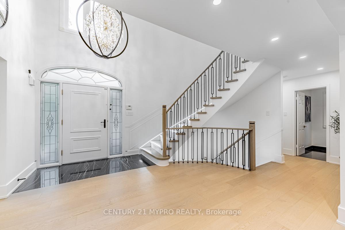 8 Briarwood Rd N, Markham, ON L3R2X2 | 5 Bedroom 4 Bathroom Detached House | Image 3