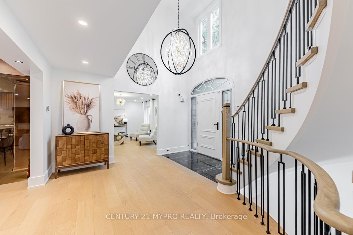 8 Briarwood Rd N, Markham, ON L3R2X2 | 5 Bedroom 4 Bathroom Detached House | Image 4