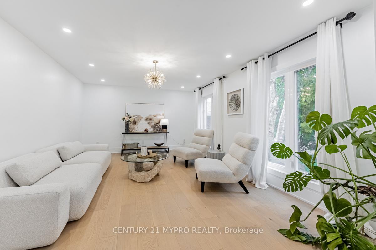 8 Briarwood Rd N, Markham, ON L3R2X2 | 5 Bedroom 4 Bathroom Detached House | Image 5