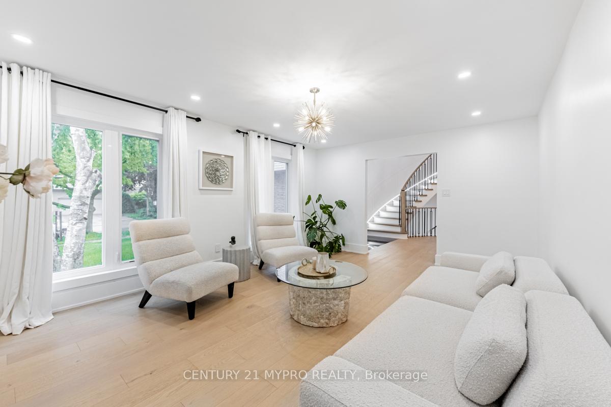 8 Briarwood Rd N, Markham, ON L3R2X2 | 5 Bedroom 4 Bathroom Detached House | Image 6