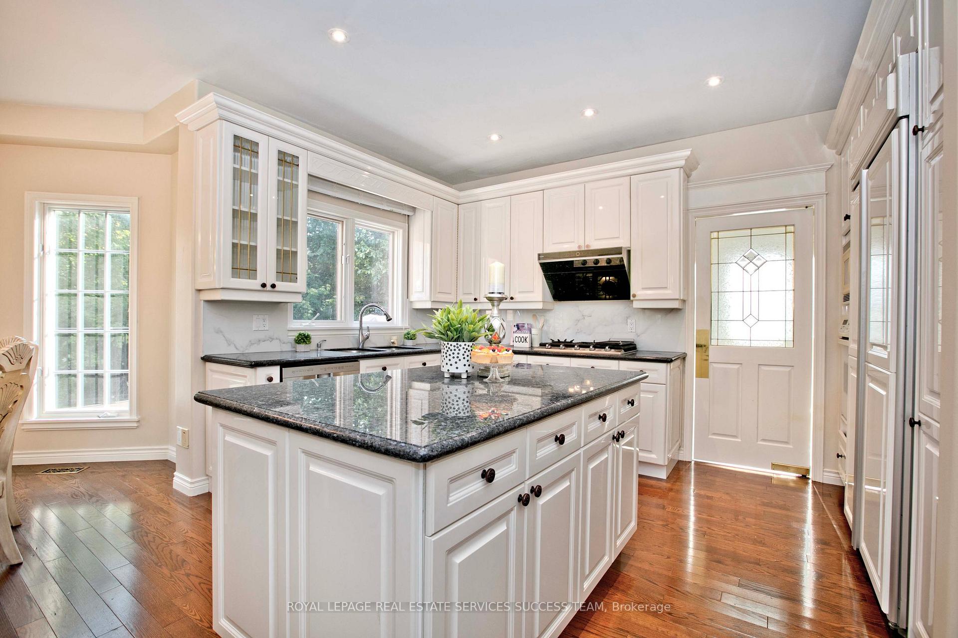 37 Heatherwood Cres, Markham, ON L3R8W6 | 5 Bedroom 4 Bathroom Detached House | Image 10