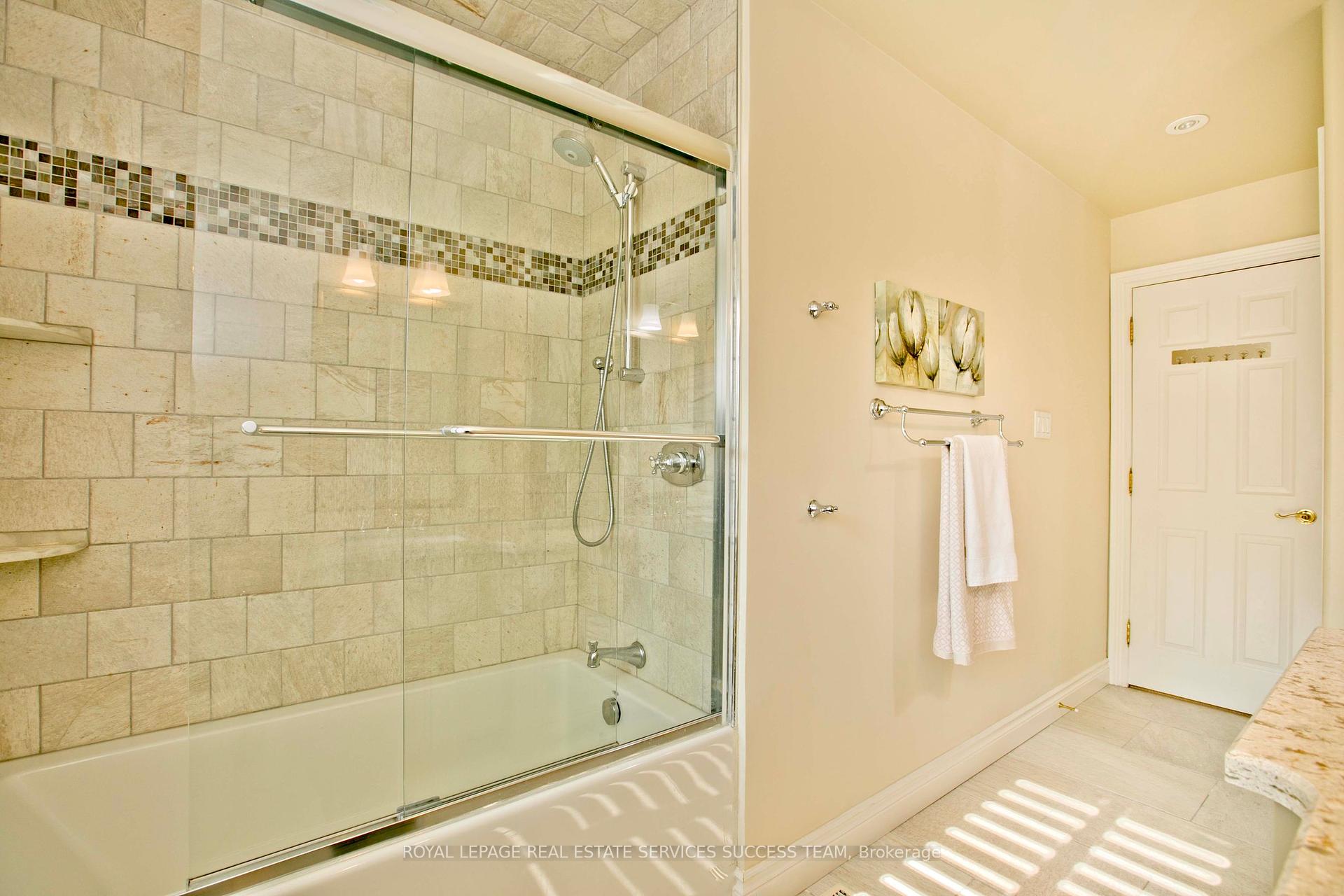 37 Heatherwood Cres, Markham, ON L3R8W6 | 5 Bedroom 4 Bathroom Detached House | Image 19