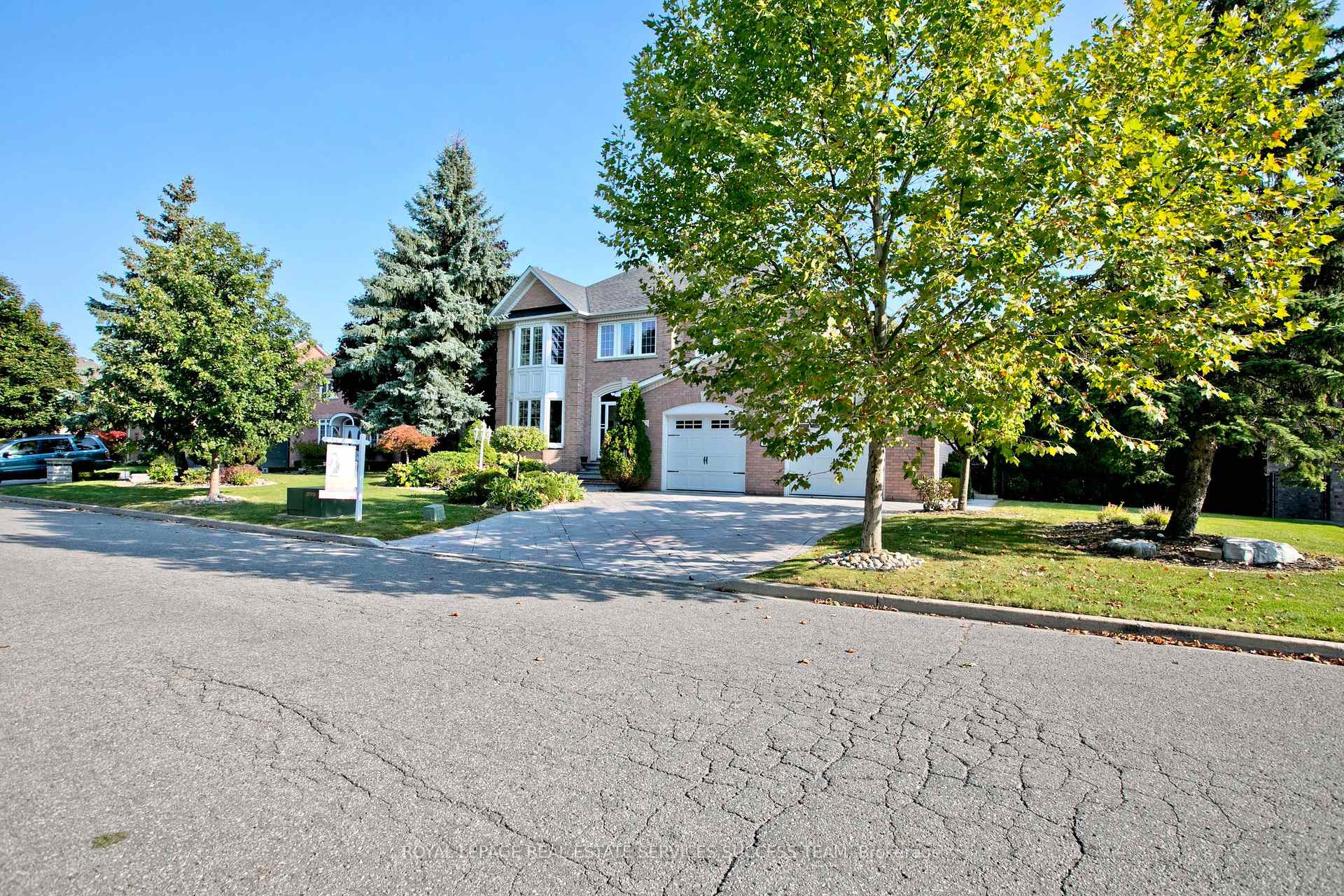37 Heatherwood Cres, Markham, ON L3R8W6 | 5 Bedroom 4 Bathroom Detached House | Image 2