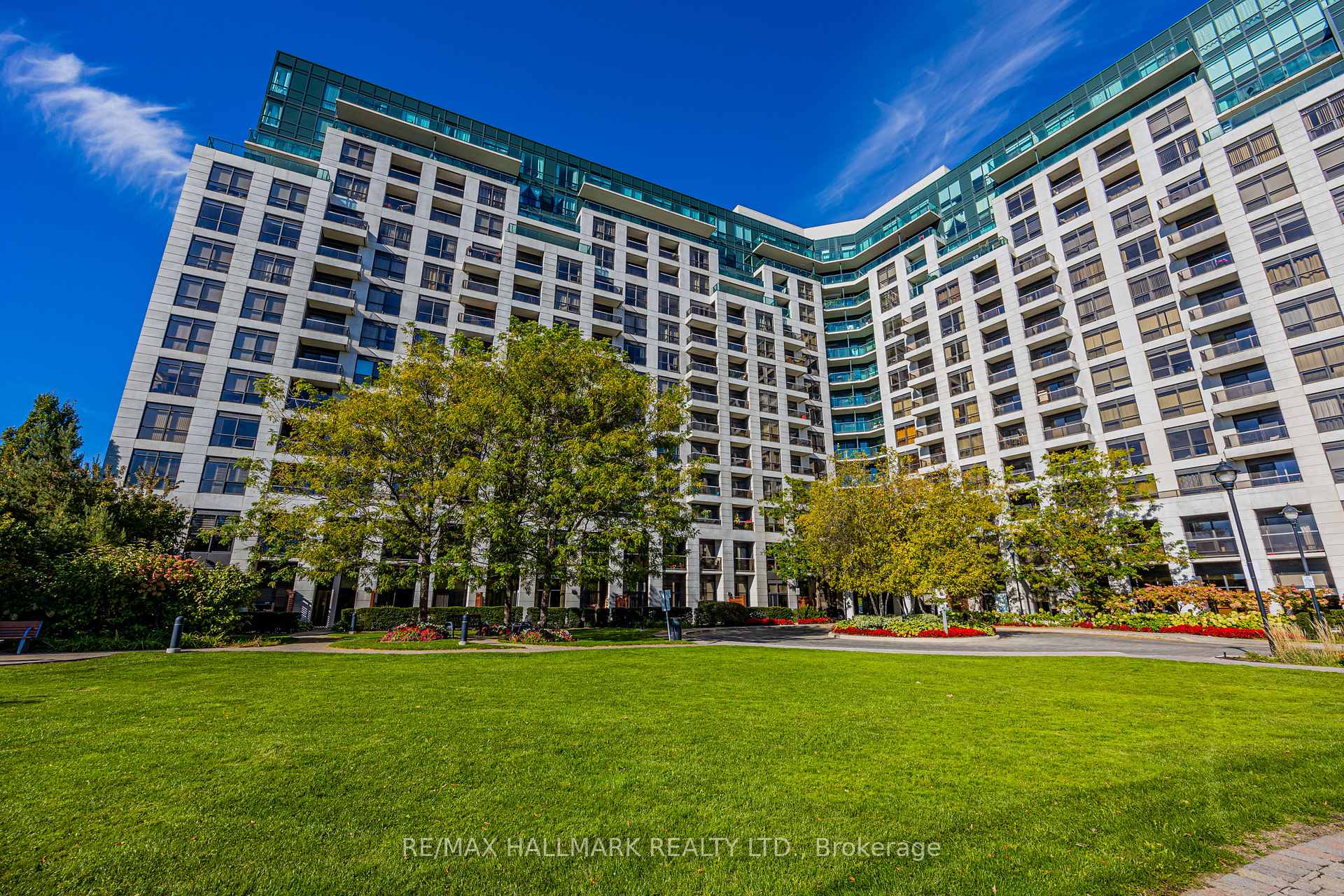 #209 - 18 Harding Blvd, Richmond Hill, ON L4C0T3 | 1 Bedroom 1 Bathroom Condo Apt | Image 1