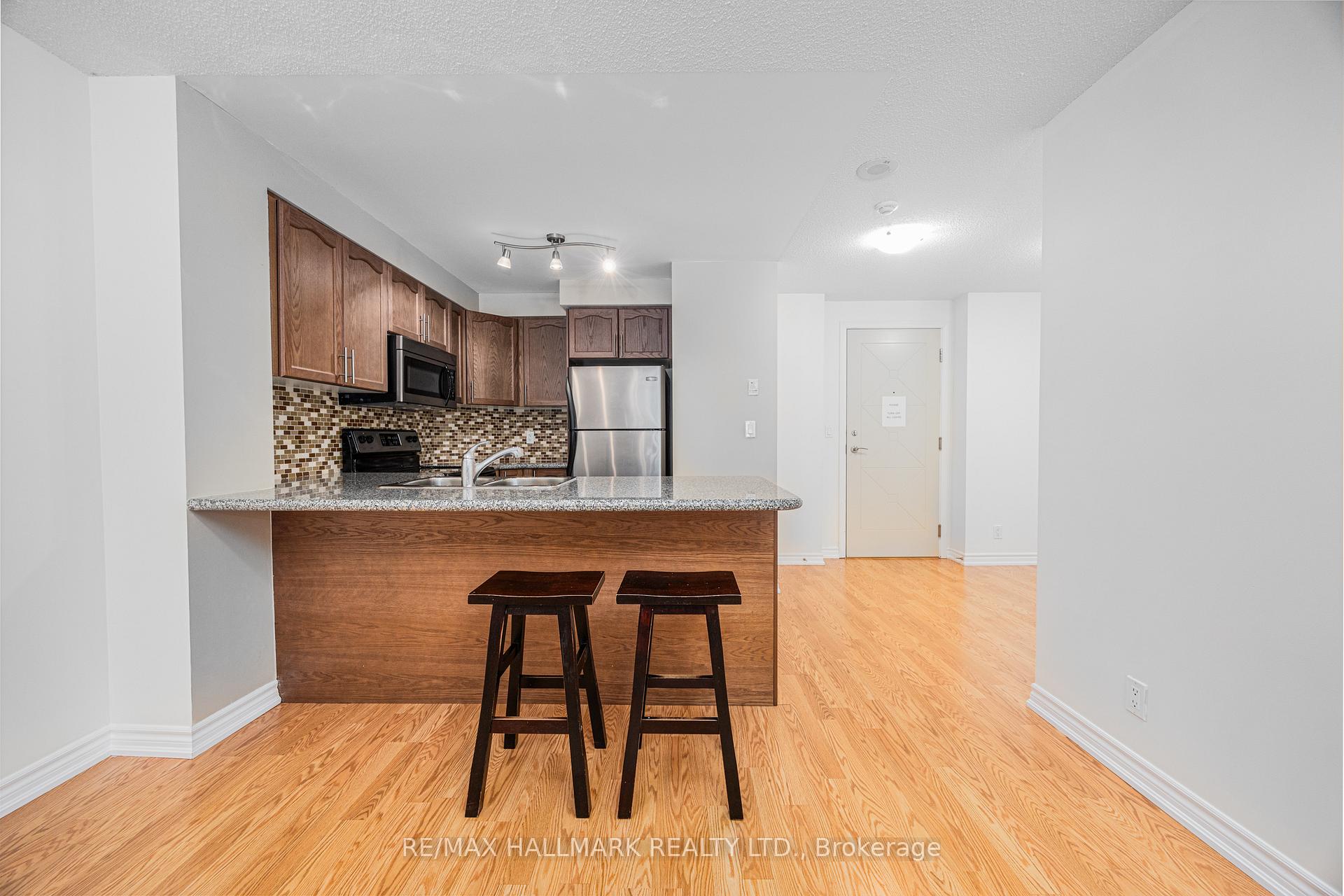 #209 - 18 Harding Blvd, Richmond Hill, ON L4C0T3 | 1 Bedroom 1 Bathroom Condo Apt | Image 8