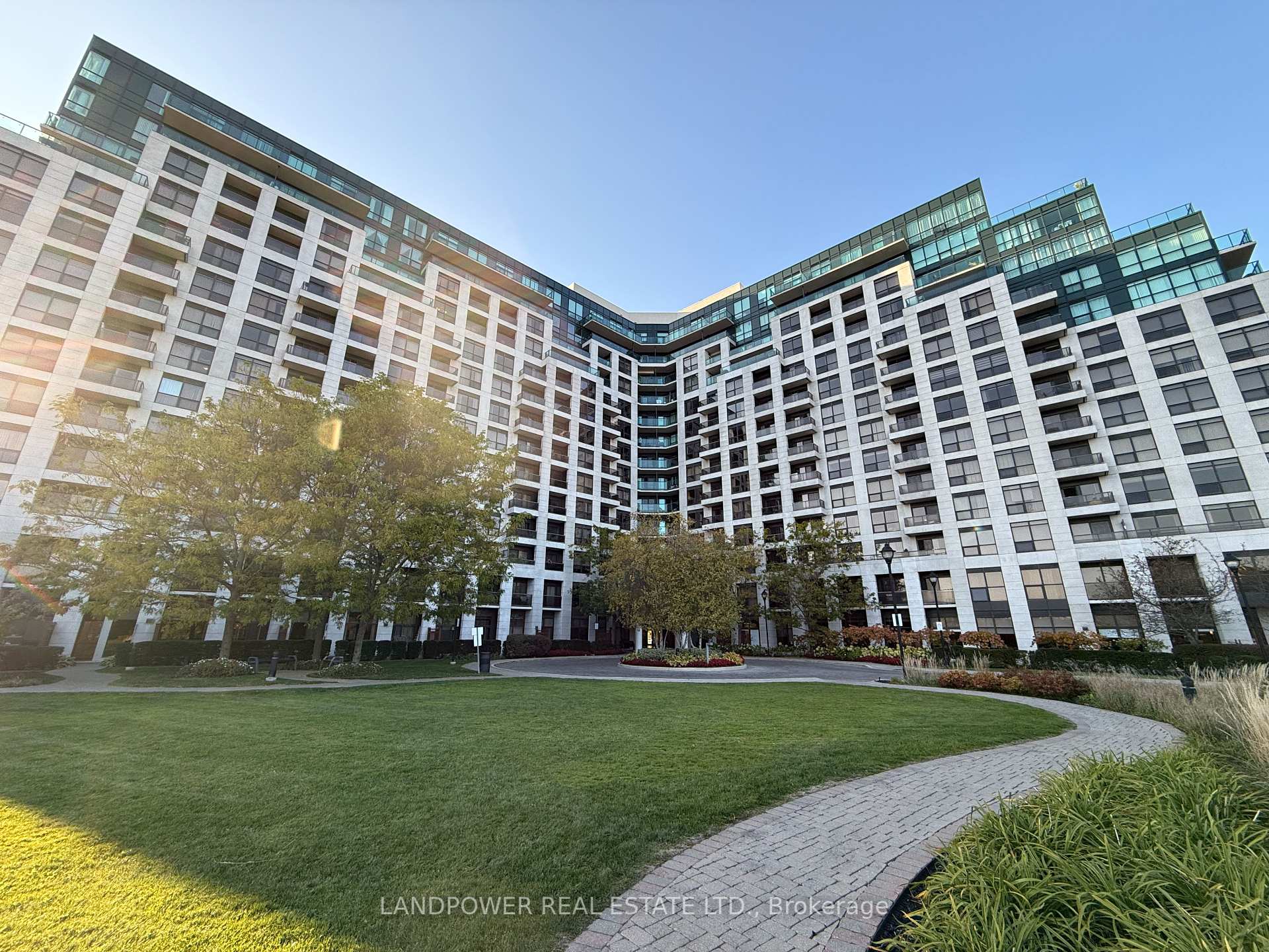 #405 - 18 Harding Blvd, Richmond Hill, ON L4C0T3 | 1 Bedroom 1 Bathroom Condo Apt | Image 1