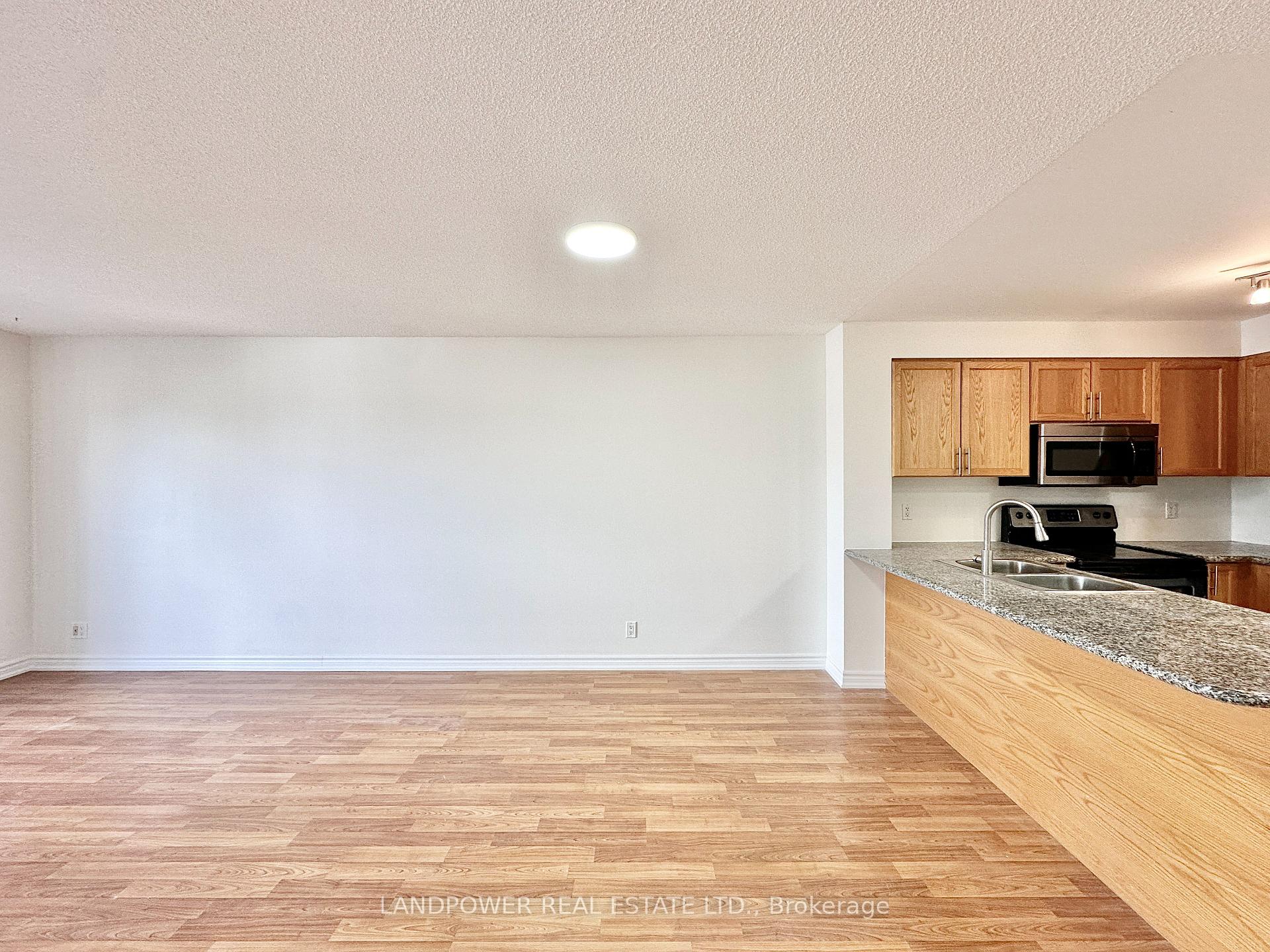 #405 - 18 Harding Blvd, Richmond Hill, ON L4C0T3 | 1 Bedroom 1 Bathroom Condo Apt | Image 5