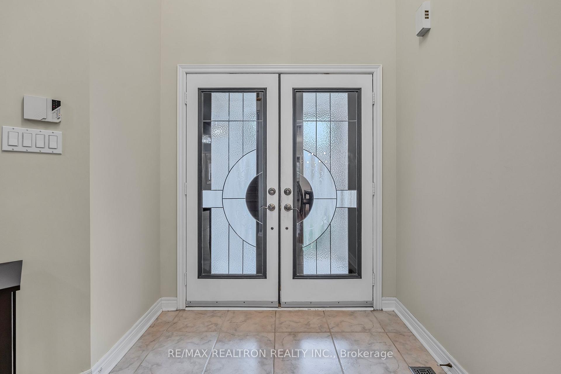 291 Drummond Dr, Vaughan, ON L6A3E2 | 4 Bedroom 3 Bathroom Detached House | Image 2