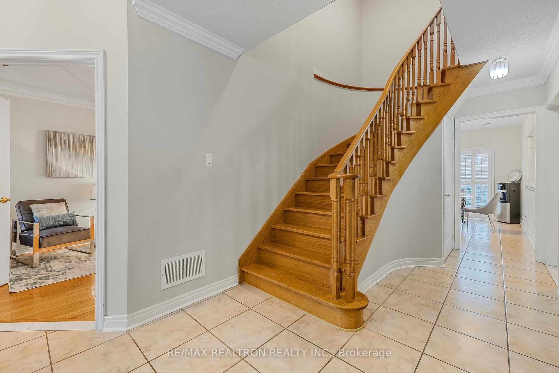 291 Drummond Dr, Vaughan, ON L6A3E2 | 4 Bedroom 3 Bathroom Detached House | Image 6