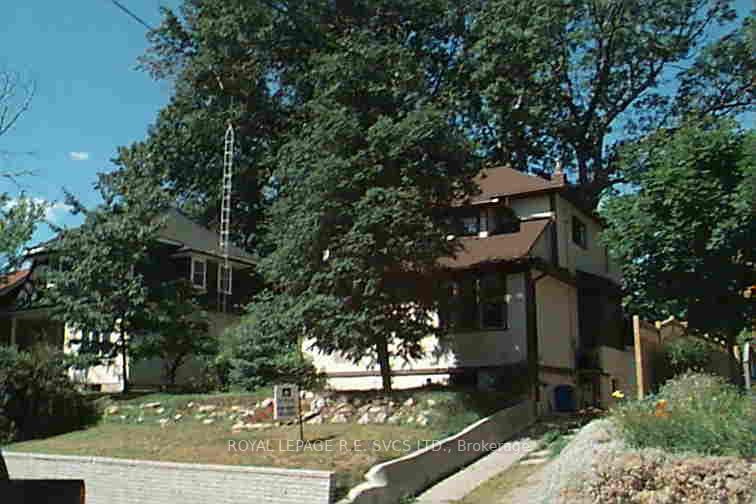 270 Lee Ave, Toronto, ON M4E2P5 | 3 Bedroom 2 Bathroom Detached House