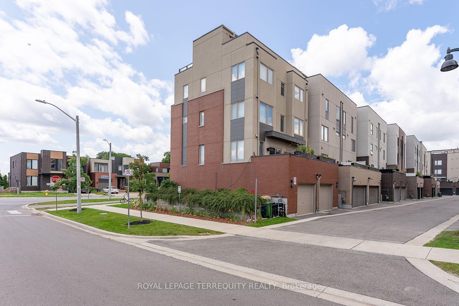 17 Stanley Greene Blvd, Toronto, ON M3K0B1 | 3 Bedroom 3 Bathroom Semi-Detached House | Image 2