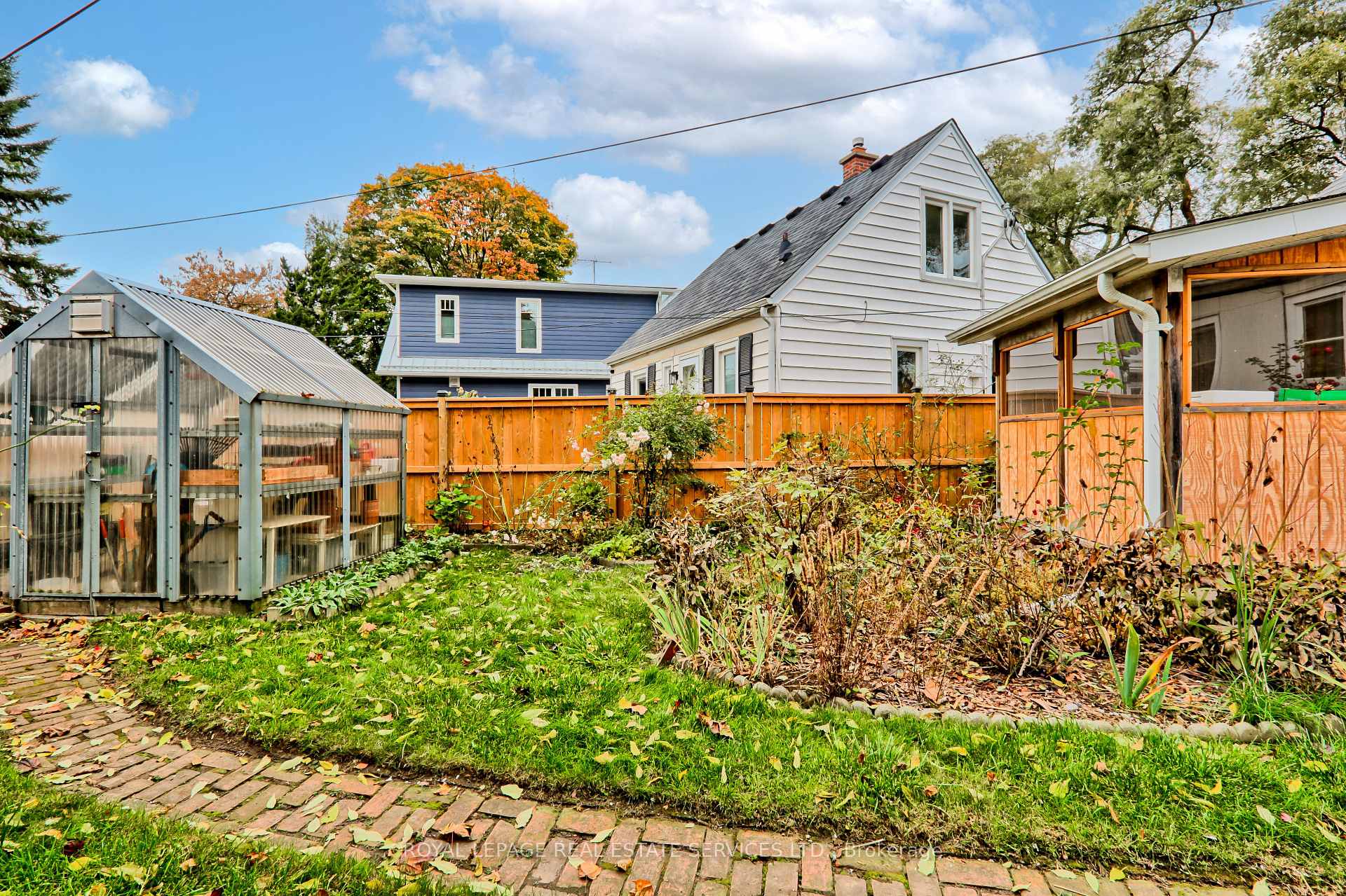 10 Smith Cres, Toronto, ON M8Z3X5 | 3 Bedroom 2 Bathroom Detached House | Image 11