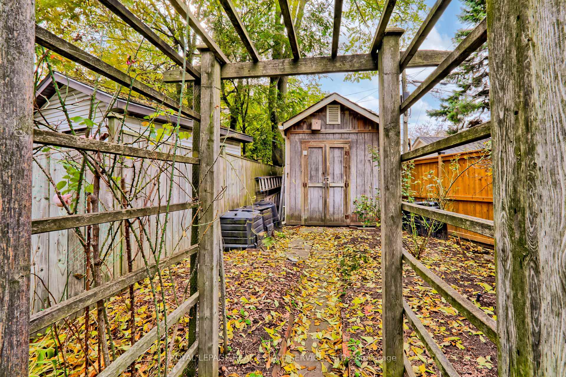 10 Smith Cres, Toronto, ON M8Z3X5 | 3 Bedroom 2 Bathroom Detached House | Image 13