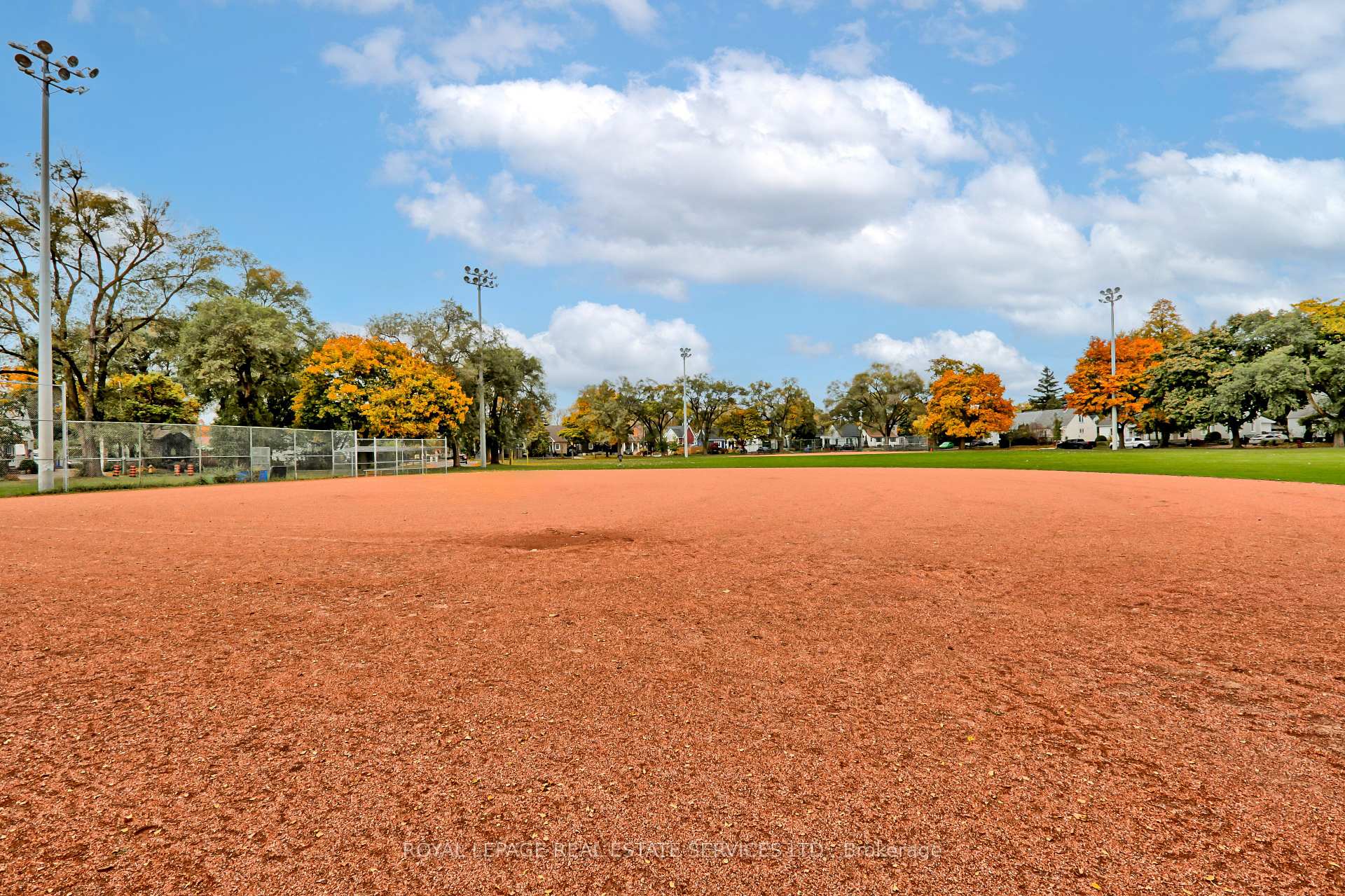 10 Smith Cres, Toronto, ON M8Z3X5 | 3 Bedroom 2 Bathroom Detached House | Image 15