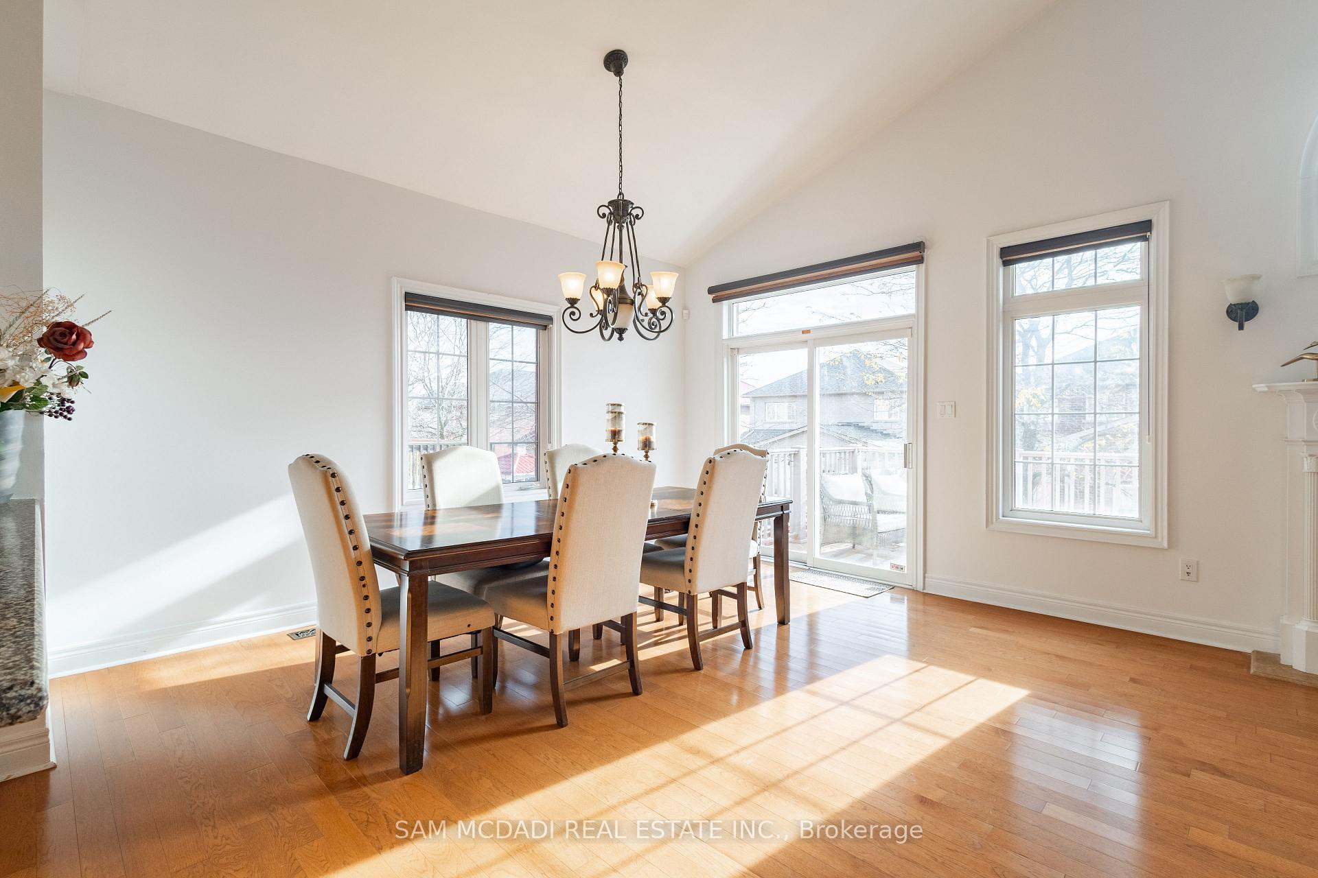 6844 Golden Hills Way, Mississauga, ON L5W1P3 | 4 Bedroom 5 Bathroom Detached House | Image 10