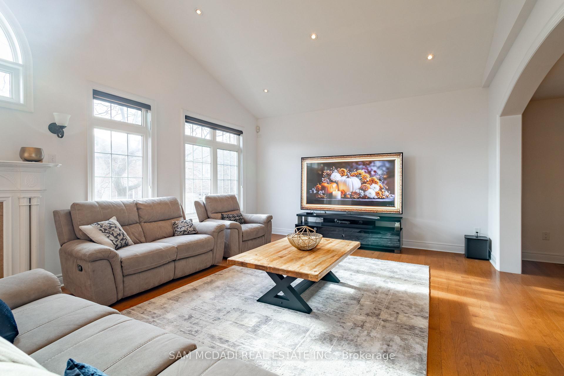 6844 Golden Hills Way, Mississauga, ON L5W1P3 | 4 Bedroom 5 Bathroom Detached House | Image 11