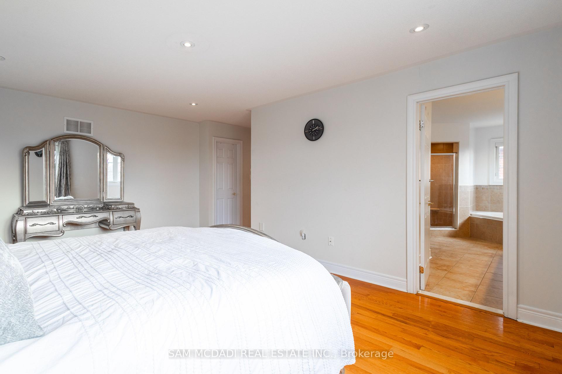 6844 Golden Hills Way, Mississauga, ON L5W1P3 | 4 Bedroom 5 Bathroom Detached House | Image 17