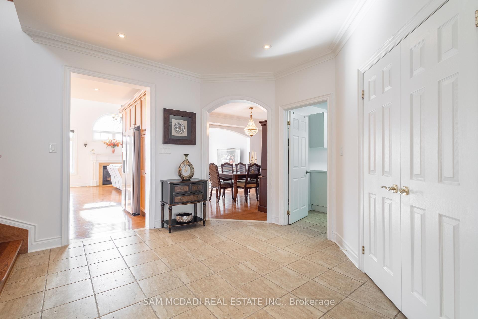 6844 Golden Hills Way, Mississauga, ON L5W1P3 | 4 Bedroom 5 Bathroom Detached House | Image 5