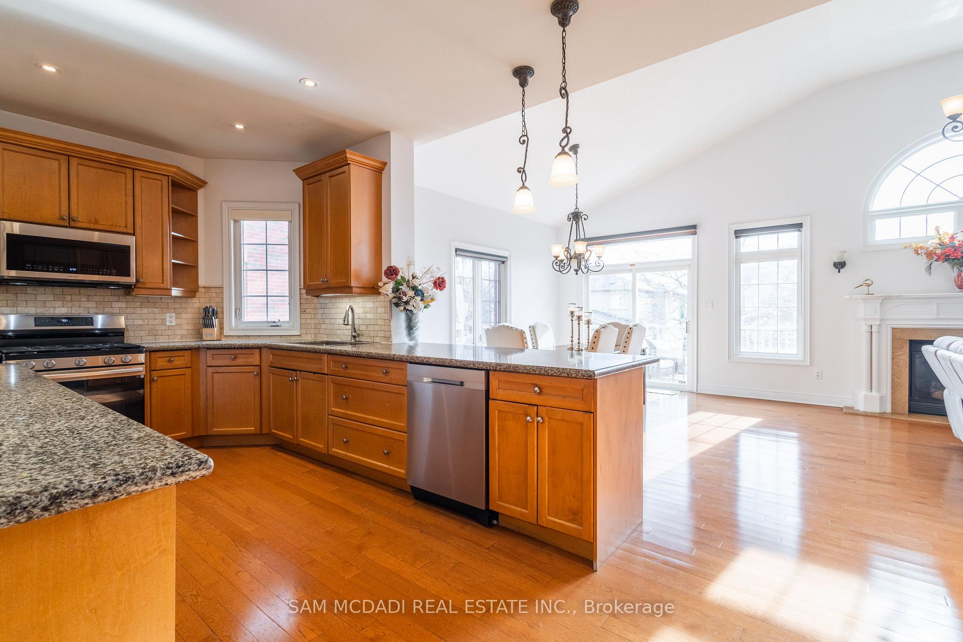 6844 Golden Hills Way, Mississauga, ON L5W1P3 | 4 Bedroom 5 Bathroom Detached House | Image 7