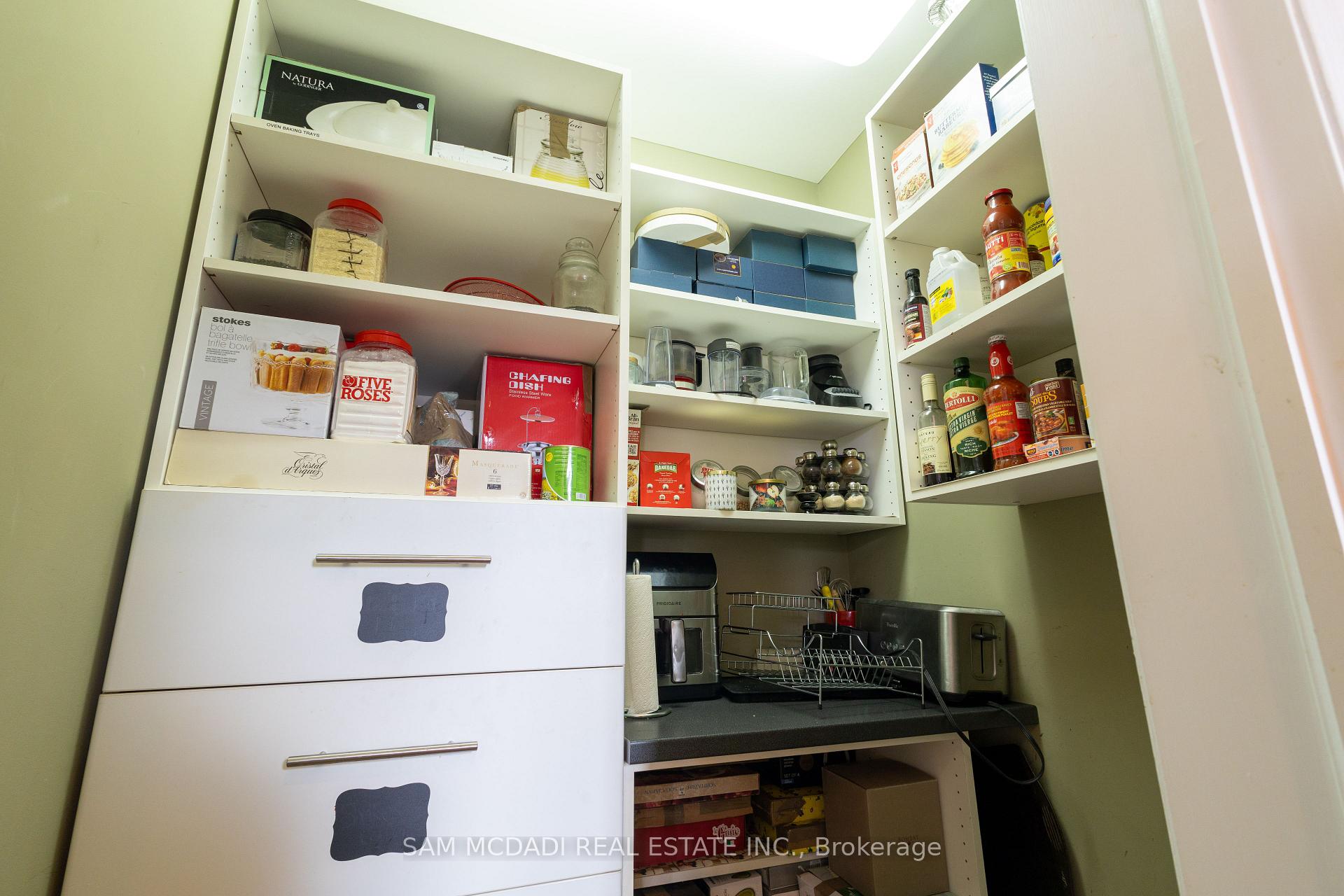 6844 Golden Hills Way, Mississauga, ON L5W1P3 | 4 Bedroom 5 Bathroom Detached House | Image 9