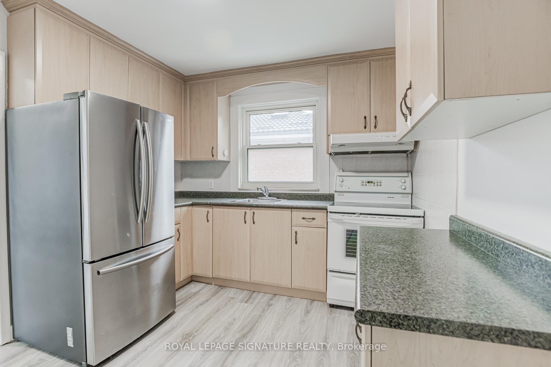 6 Bonnyview Dr, Toronto, ON M8Y3G6 | 3 Bedroom 2 Bathroom Detached House | Image 12