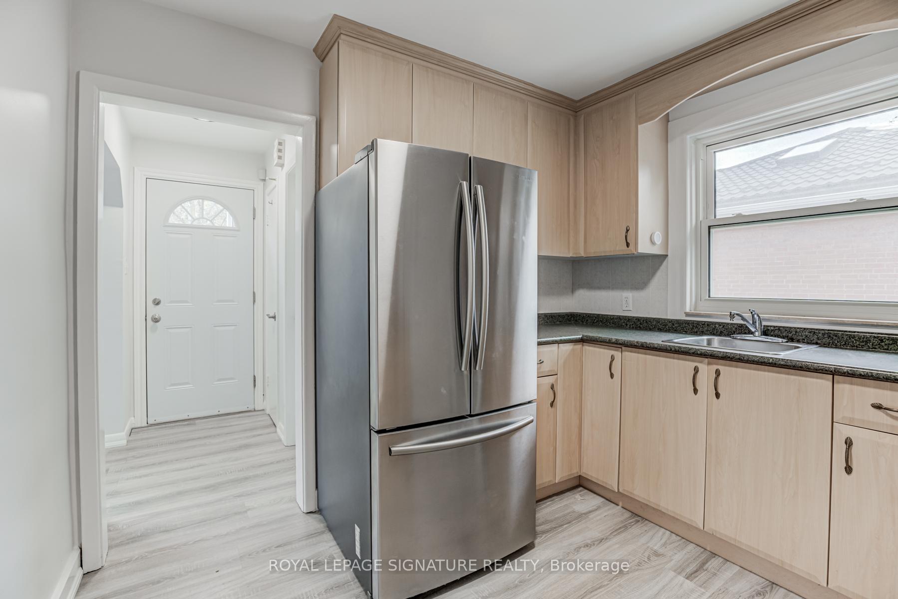 6 Bonnyview Dr, Toronto, ON M8Y3G6 | 3 Bedroom 2 Bathroom Detached House | Image 15