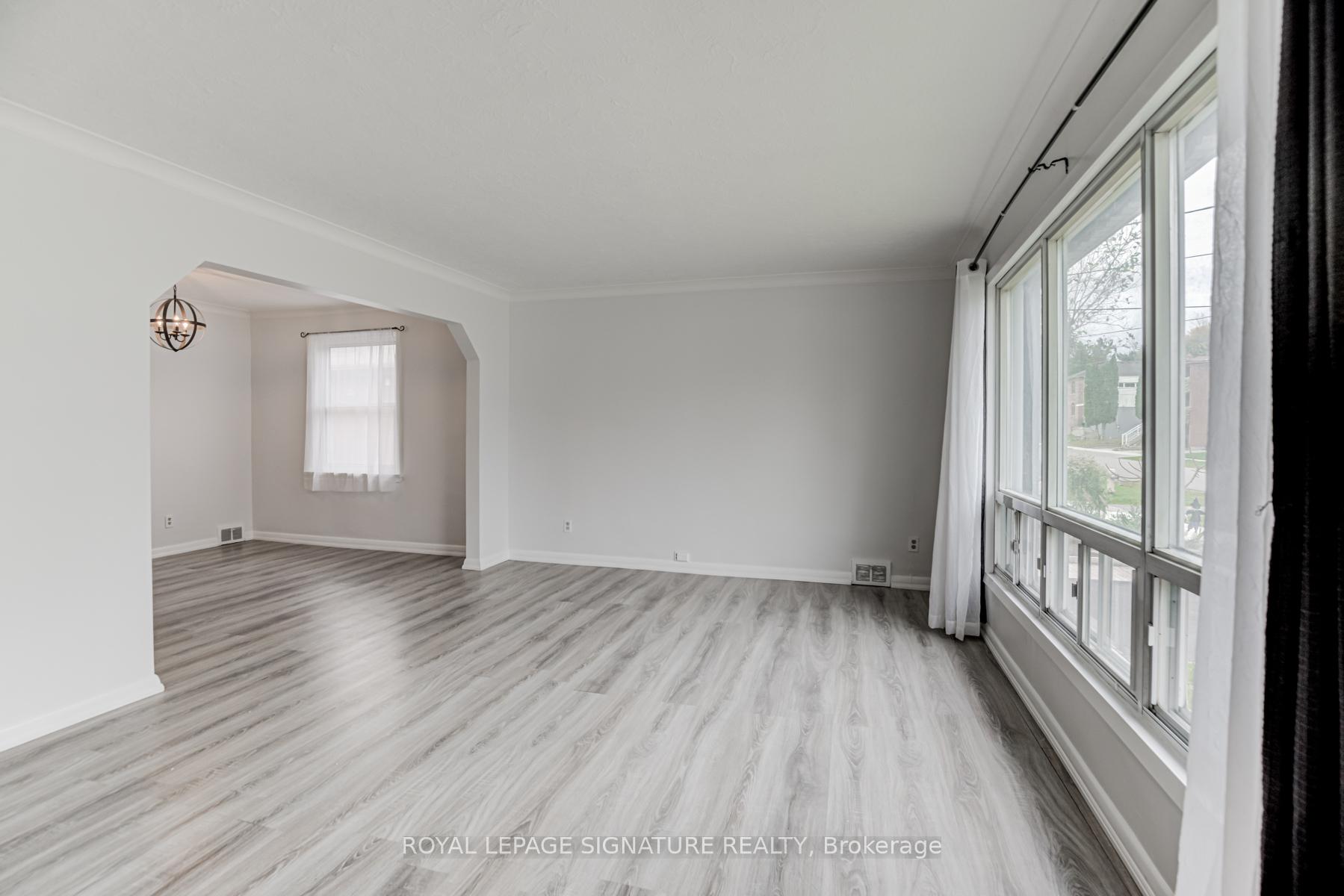 6 Bonnyview Dr, Toronto, ON M8Y3G6 | 3 Bedroom 2 Bathroom Detached House | Image 5