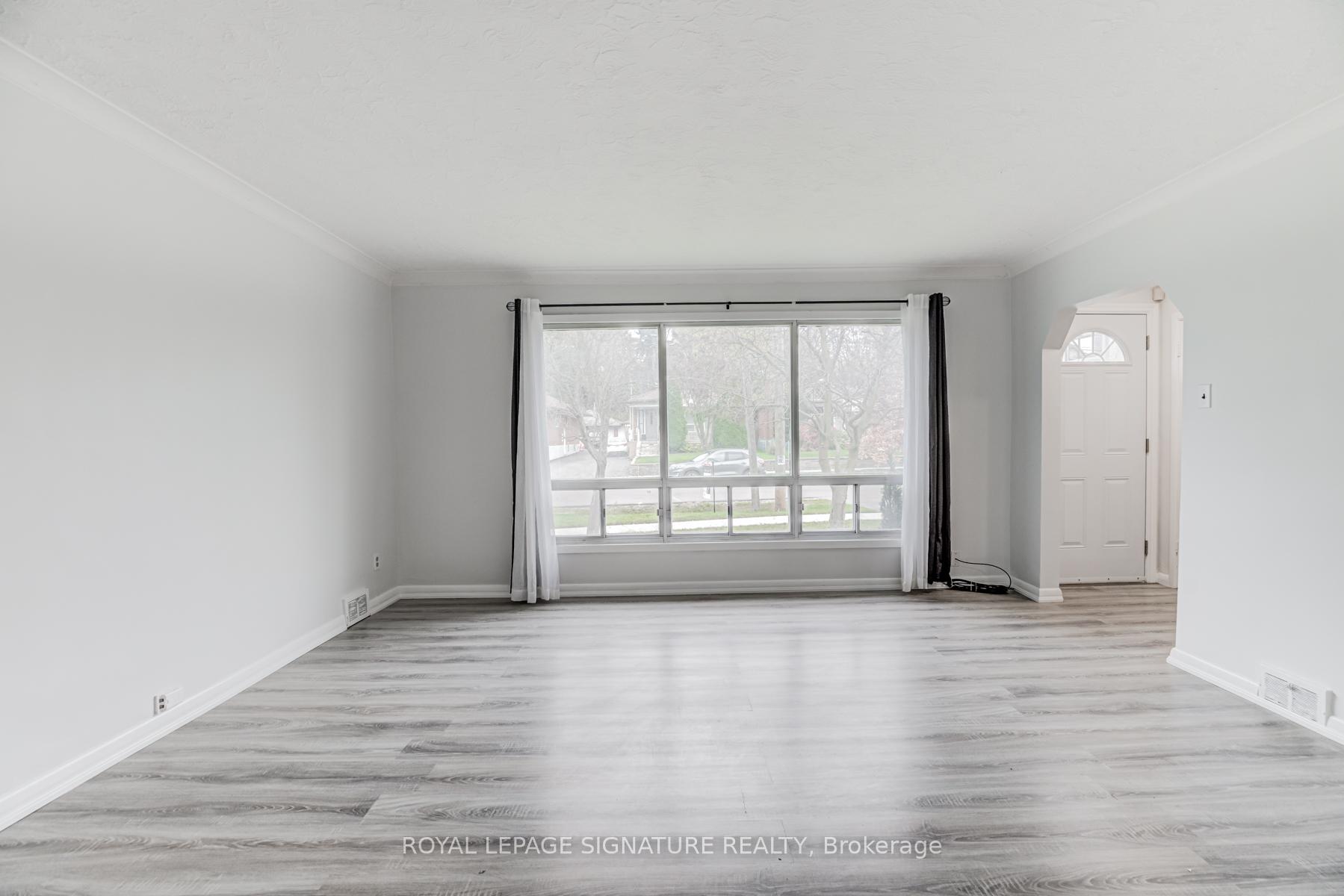 6 Bonnyview Dr, Toronto, ON M8Y3G6 | 3 Bedroom 2 Bathroom Detached House | Image 8