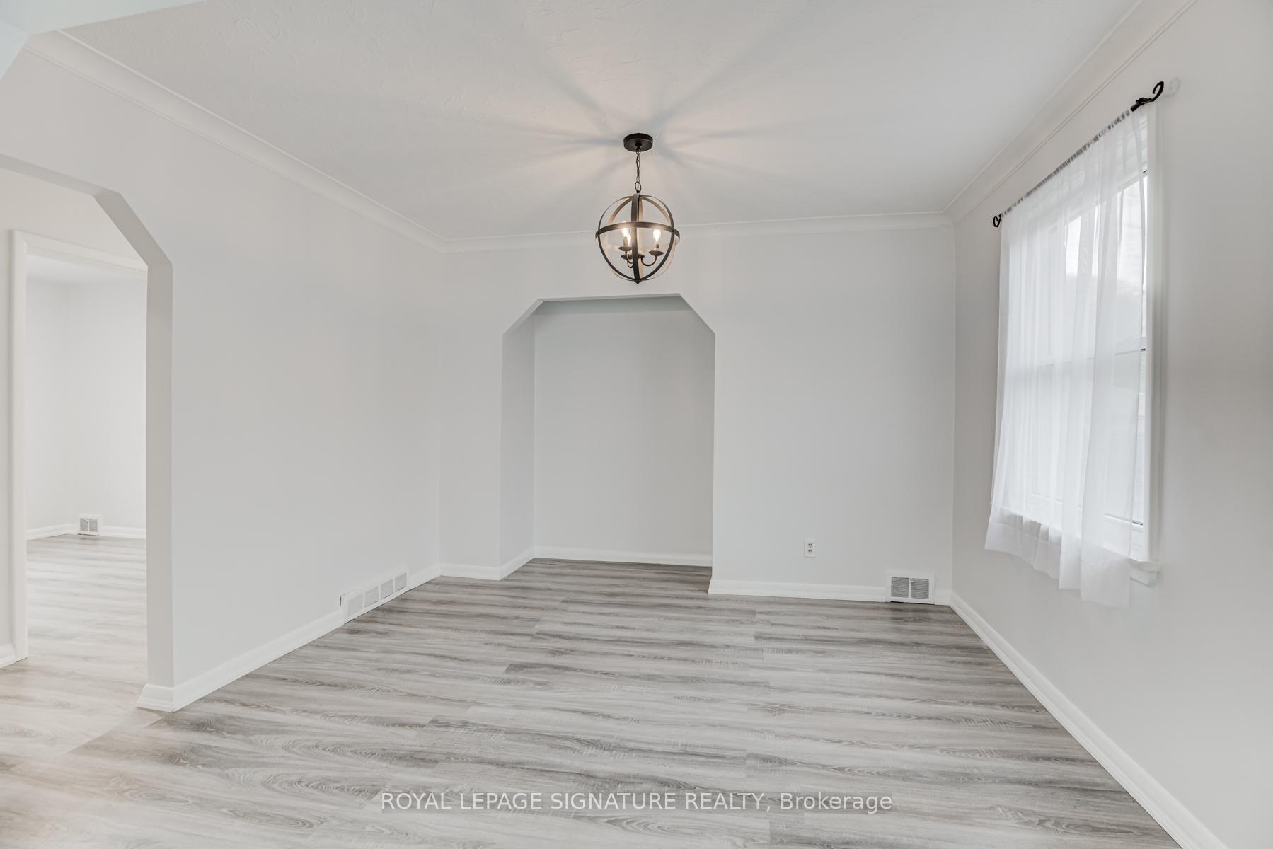 6 Bonnyview Dr, Toronto, ON M8Y3G6 | 3 Bedroom 2 Bathroom Detached House | Image 9