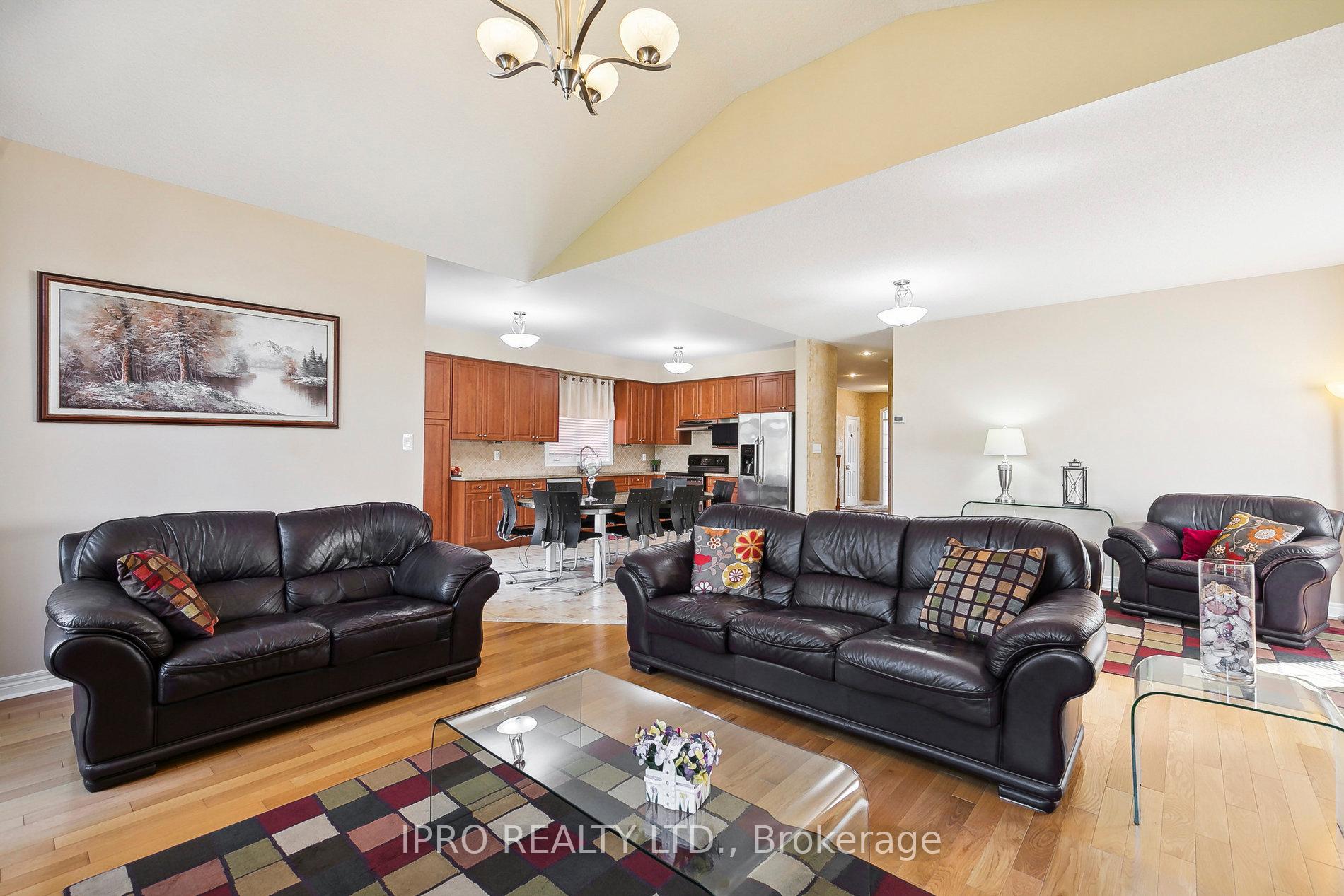 6829 Golden Hills Way, Mississauga, ON L5W1P3 | 4 Bedroom 4 Bathroom Detached House | Image 10