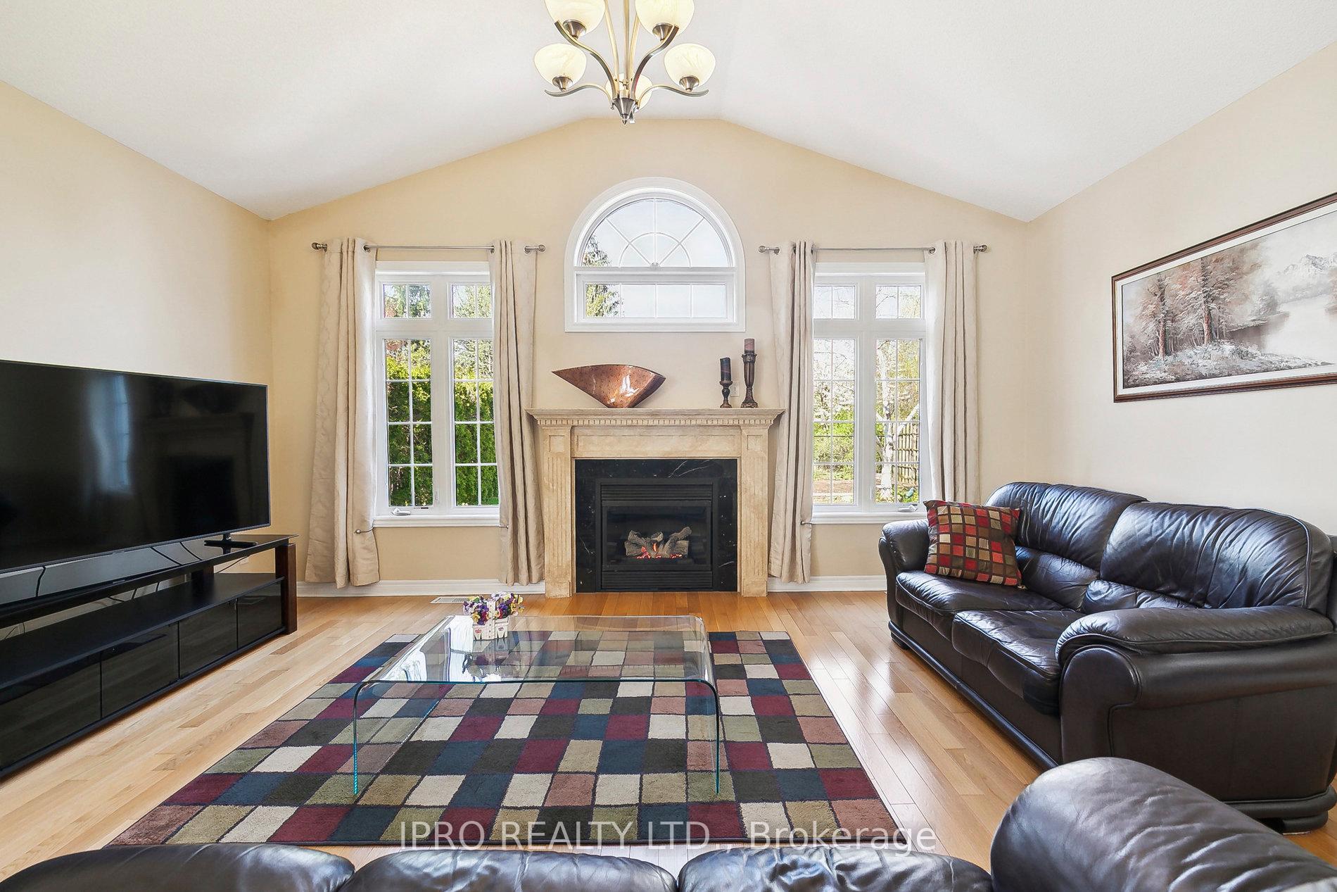 6829 Golden Hills Way, Mississauga, ON L5W1P3 | 4 Bedroom 4 Bathroom Detached House | Image 13