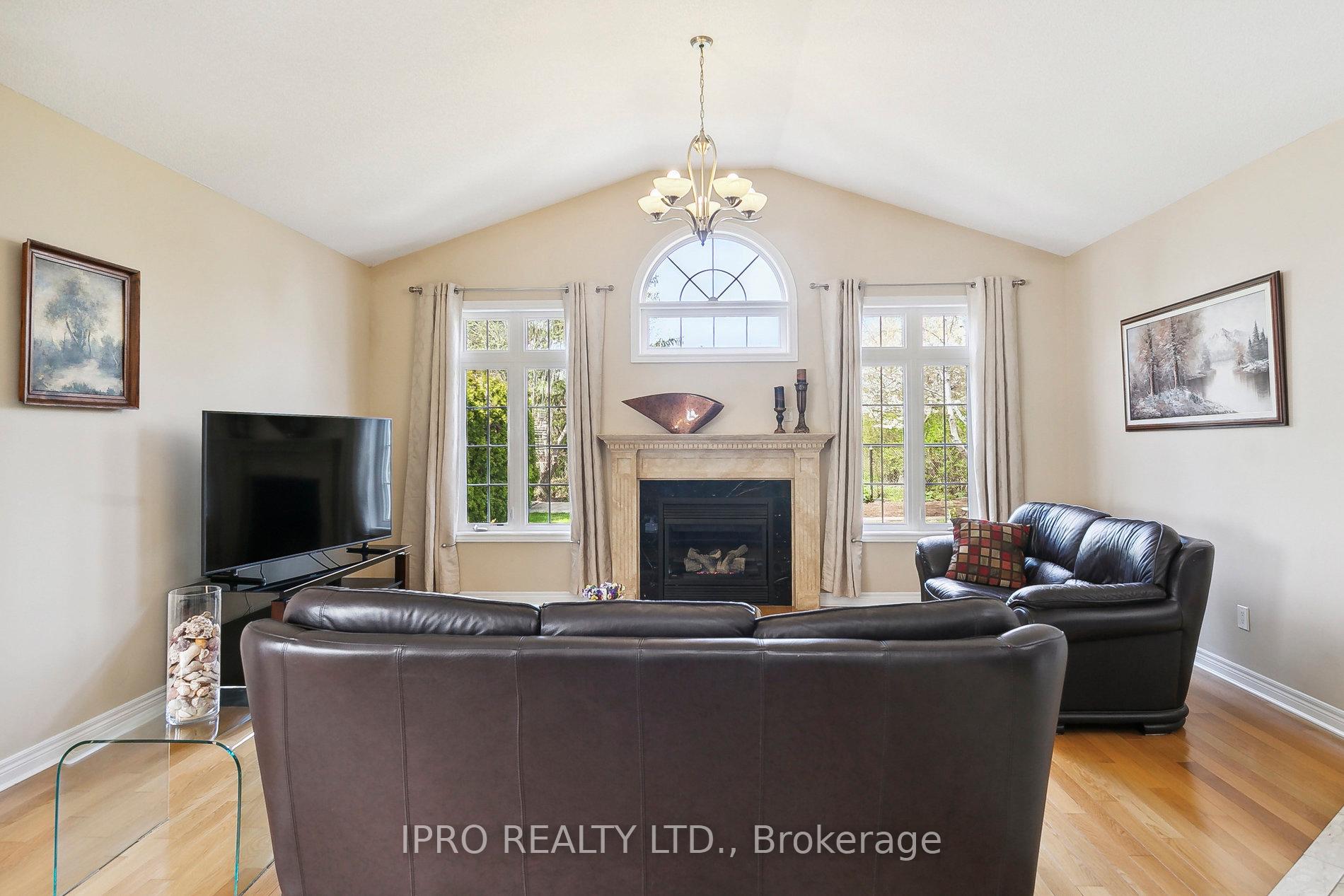 6829 Golden Hills Way, Mississauga, ON L5W1P3 | 4 Bedroom 4 Bathroom Detached House | Image 5