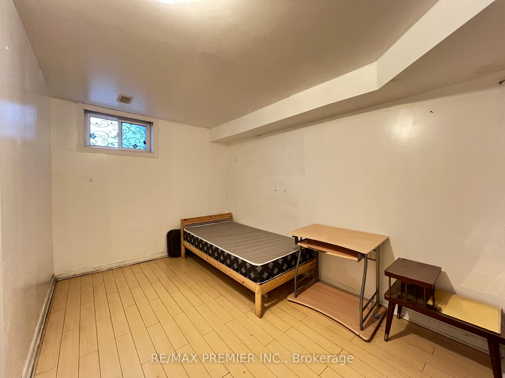 26 Thurrock Rd, Toronto, ON M3L1P6 | 3 Bedroom 2 Bathroom Semi-Detached House | Image 18