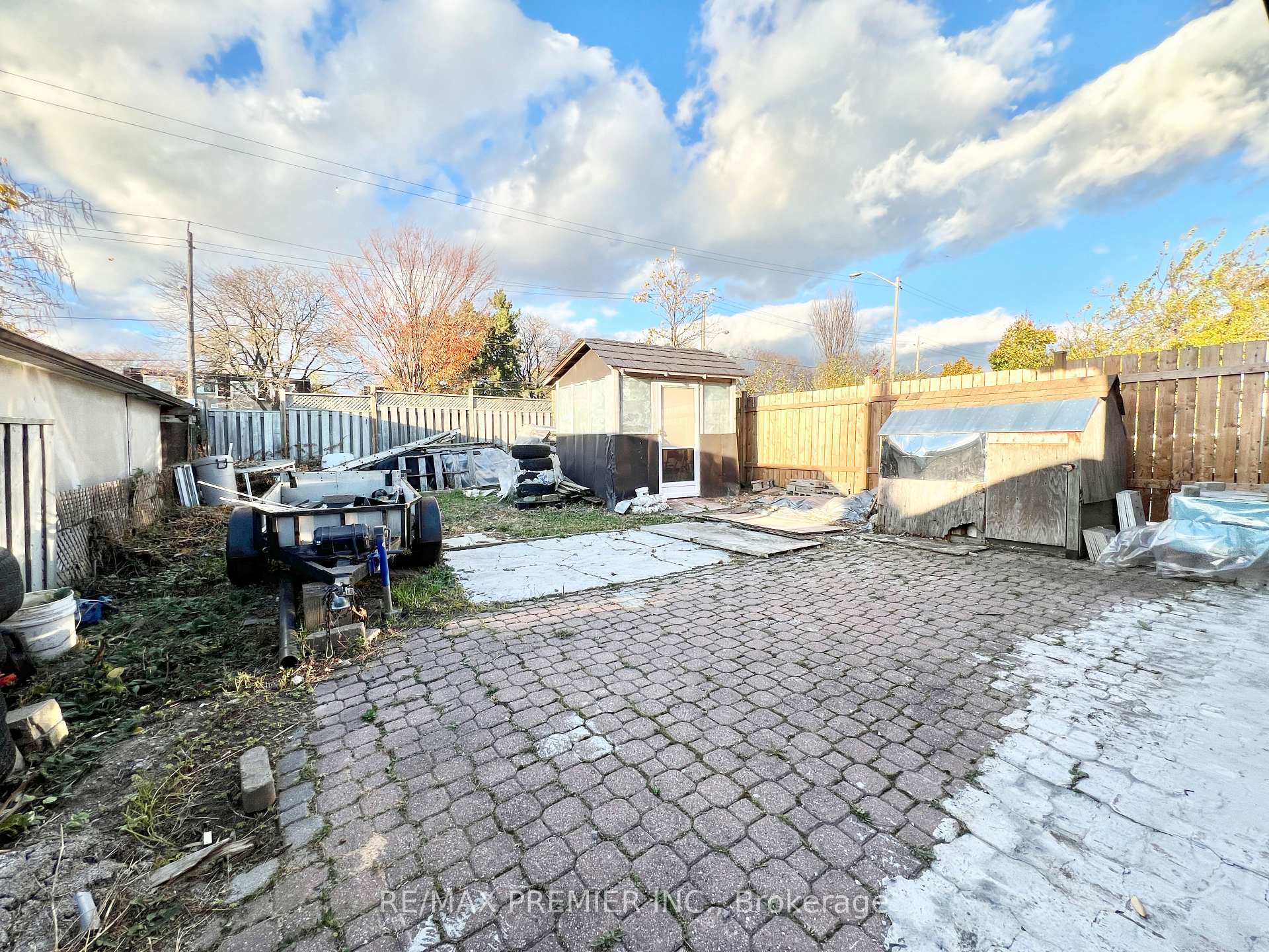 26 Thurrock Rd, Toronto, ON M3L1P6 | 3 Bedroom 2 Bathroom Semi-Detached House | Image 7