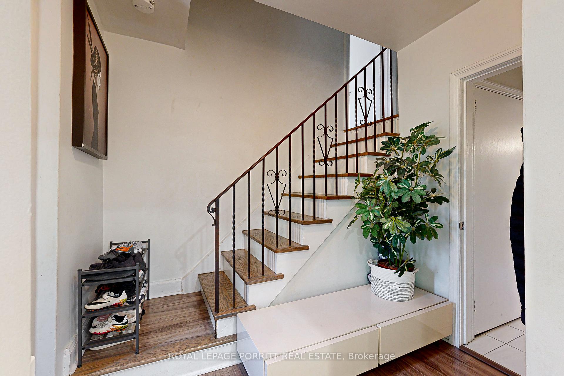 110 Prince Edward Dr S, Toronto, ON M8Y3V9 | 3 Bedroom 2 Bathroom Detached House | Image 12