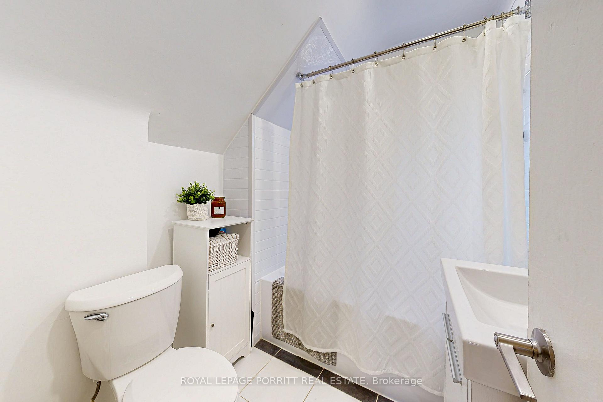 110 Prince Edward Dr S, Toronto, ON M8Y3V9 | 3 Bedroom 2 Bathroom Detached House | Image 22