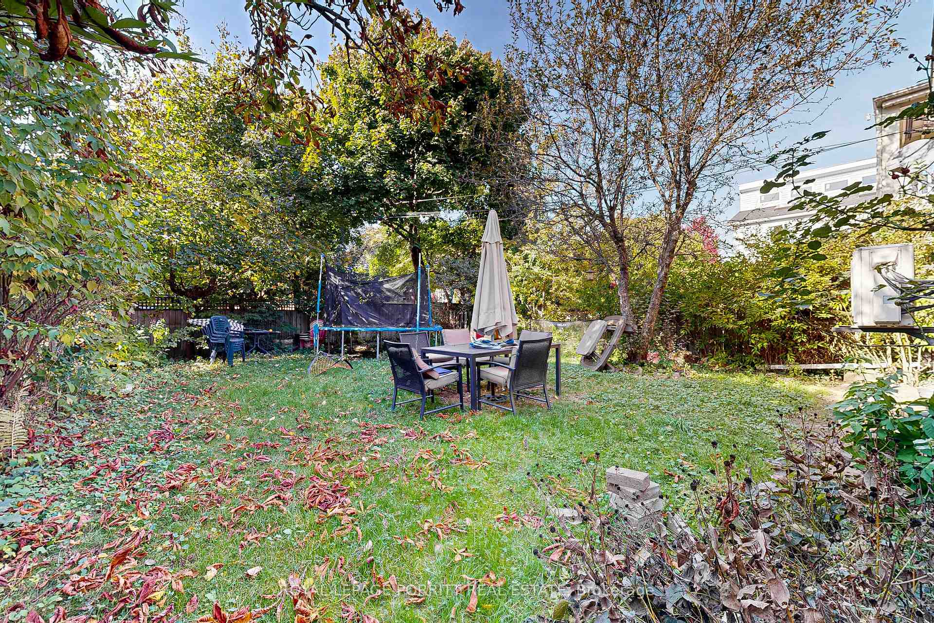 110 Prince Edward Dr S, Toronto, ON M8Y3V9 | 3 Bedroom 2 Bathroom Detached House | Image 23