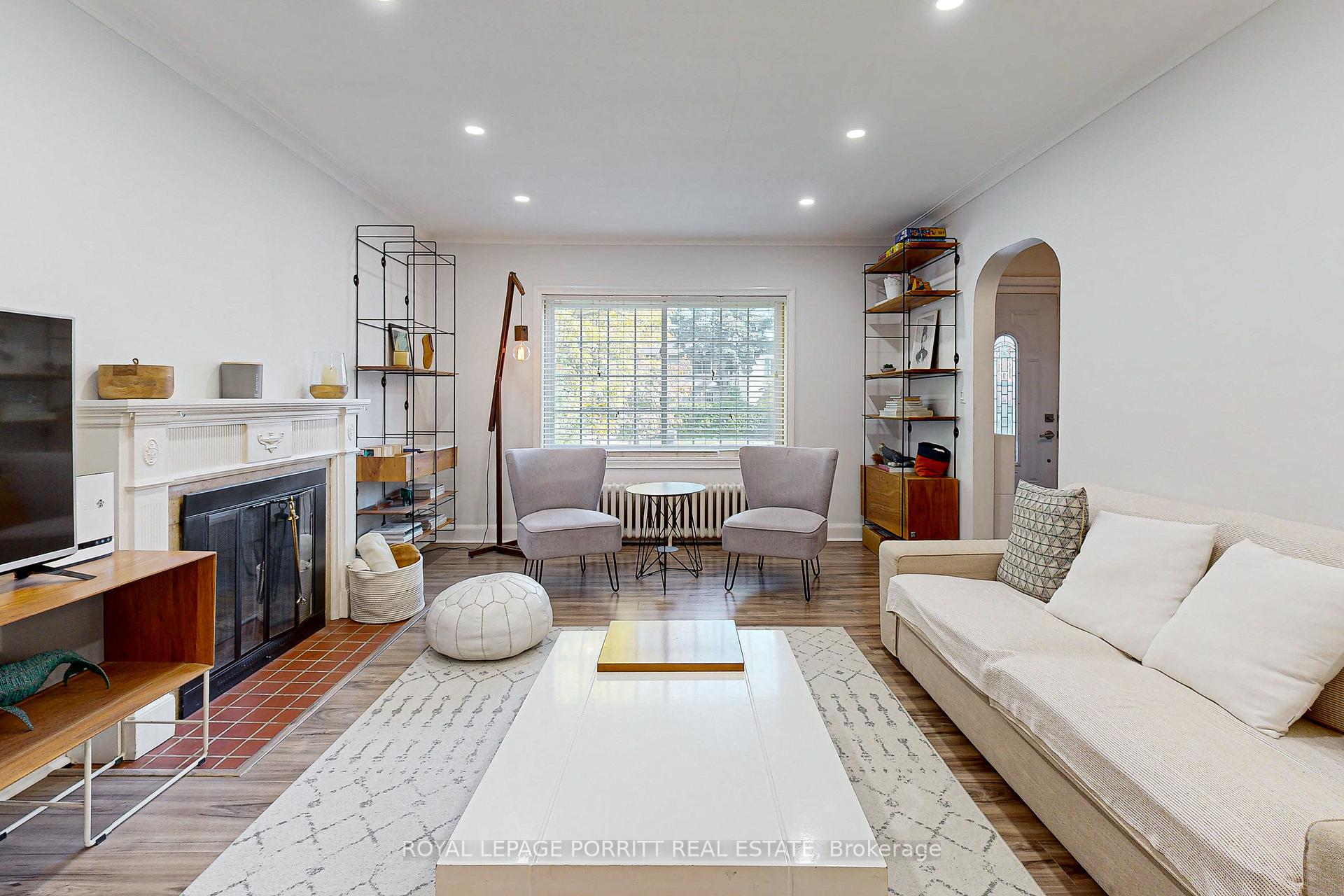 110 Prince Edward Dr S, Toronto, ON M8Y3V9 | 3 Bedroom 2 Bathroom Detached House | Image 4