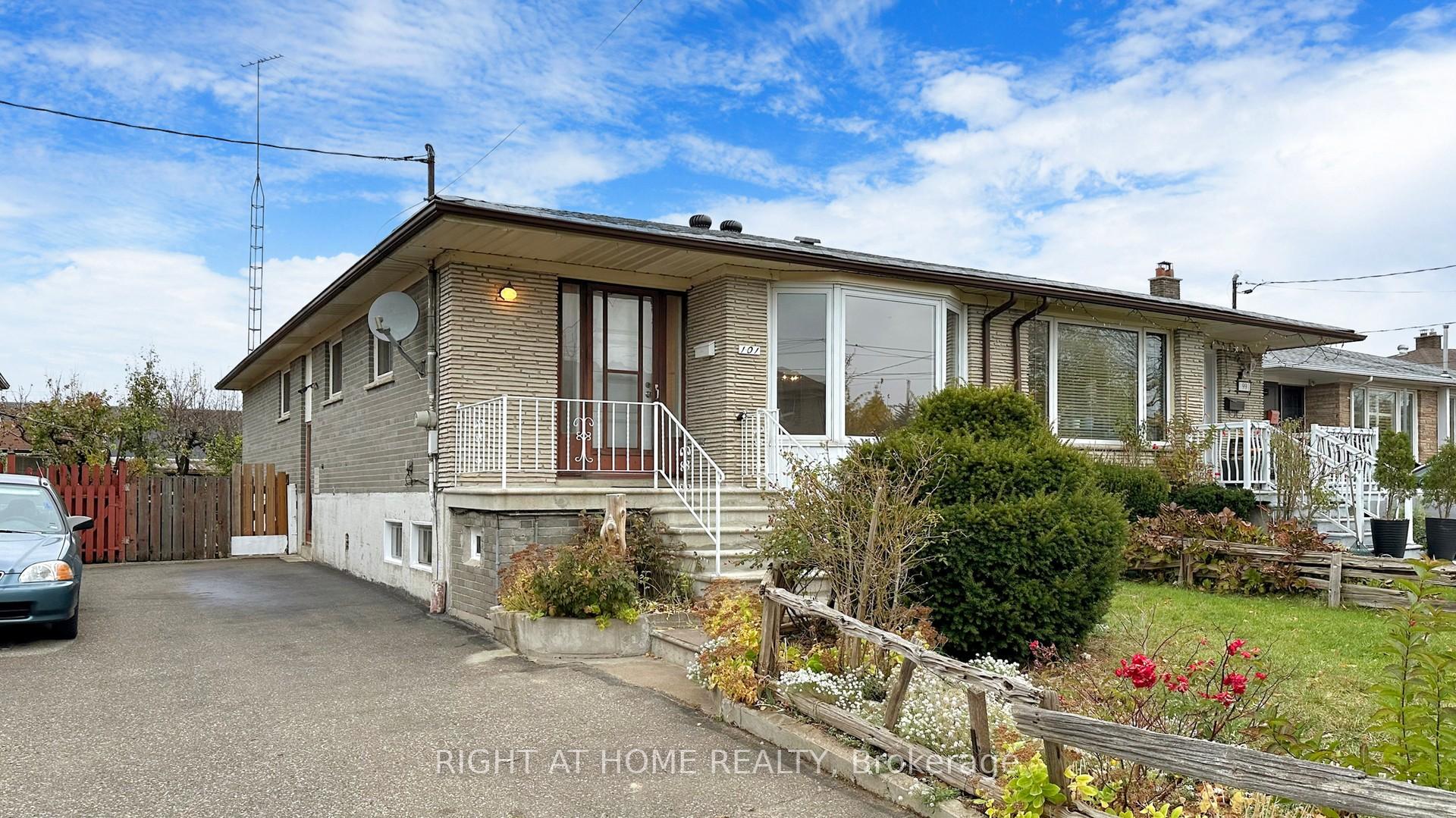 101 Elnathan Cres, Toronto, ON M9L2G2 | 3 Bedroom 2 Bathroom Semi-Detached House | Image 1