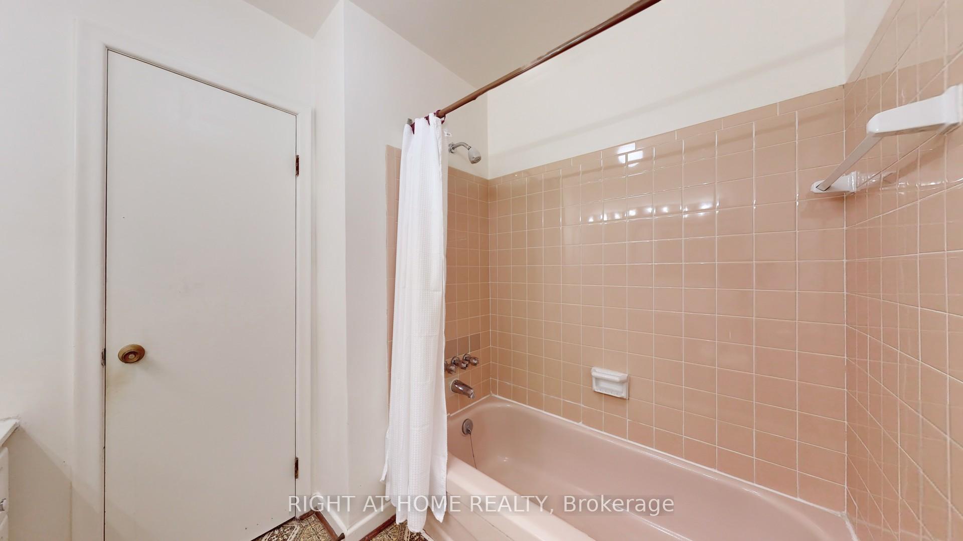 101 Elnathan Cres, Toronto, ON M9L2G2 | 3 Bedroom 2 Bathroom Semi-Detached House | Image 11