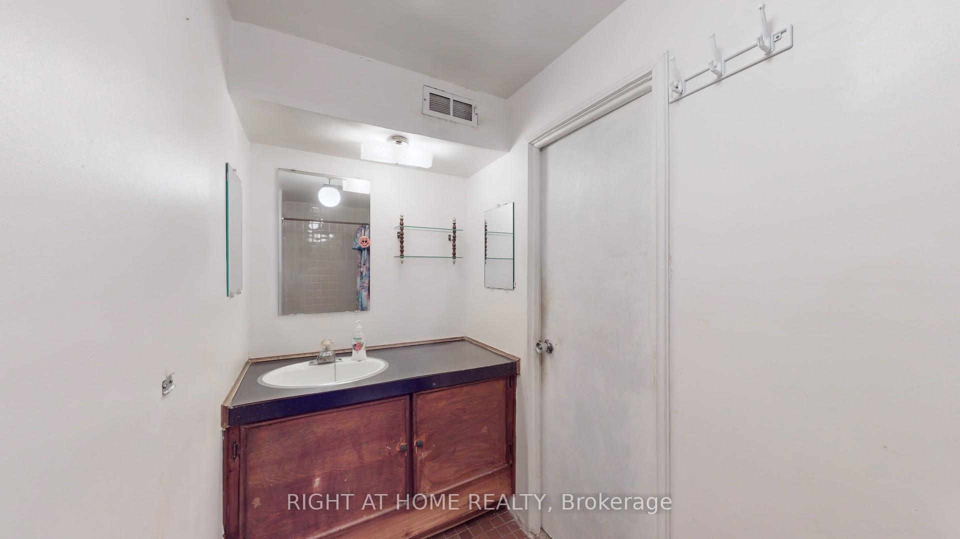 101 Elnathan Cres, Toronto, ON M9L2G2 | 3 Bedroom 2 Bathroom Semi-Detached House | Image 22