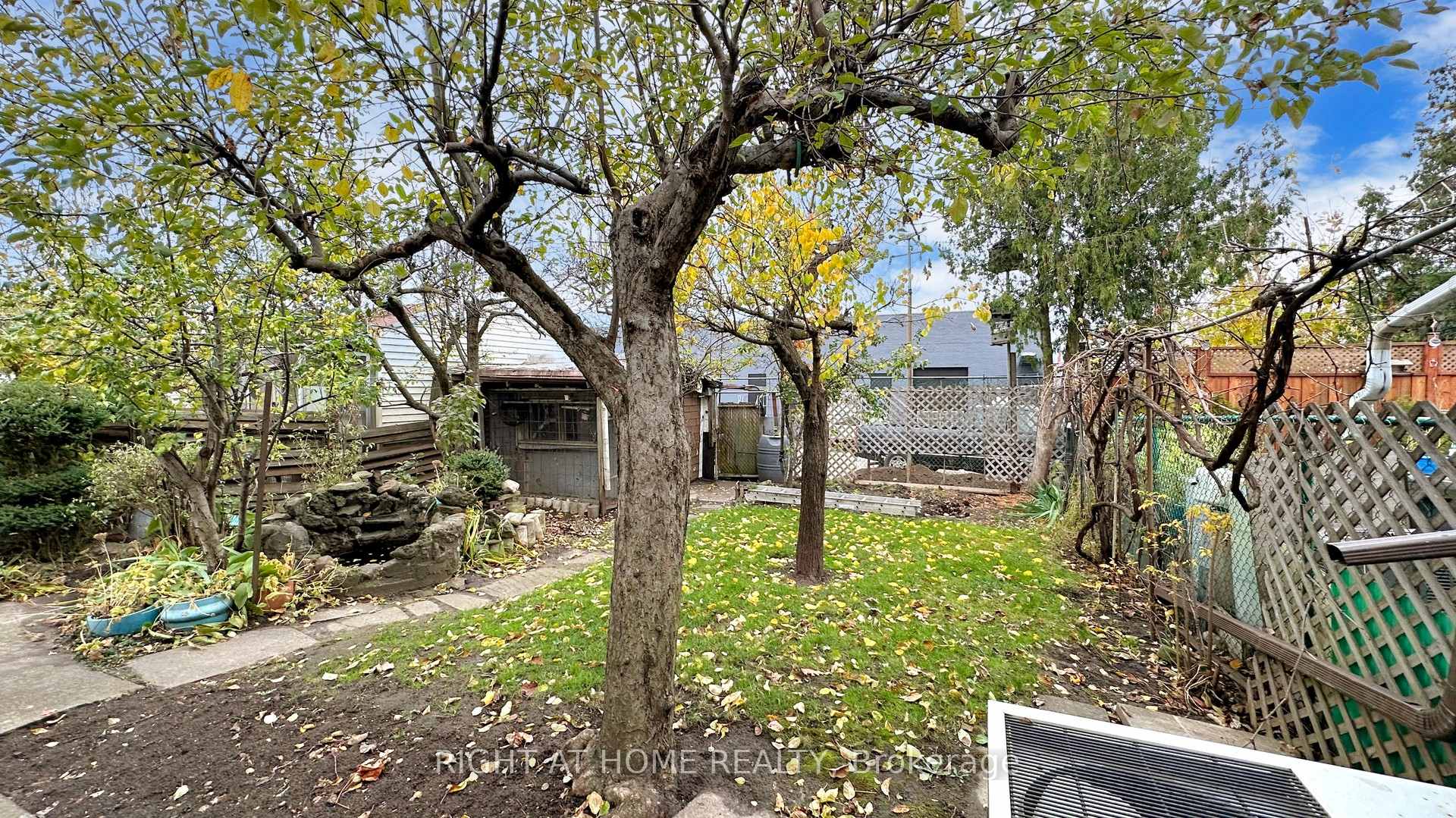 101 Elnathan Cres, Toronto, ON M9L2G2 | 3 Bedroom 2 Bathroom Semi-Detached House | Image 25