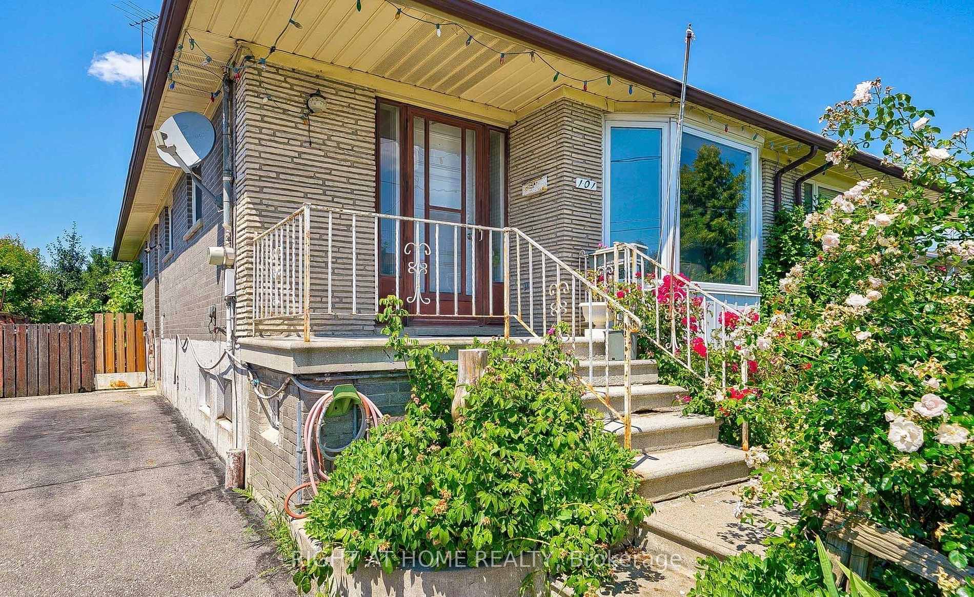 101 Elnathan Cres, Toronto, ON M9L2G2 | 3 Bedroom 2 Bathroom Semi-Detached House | Image 26