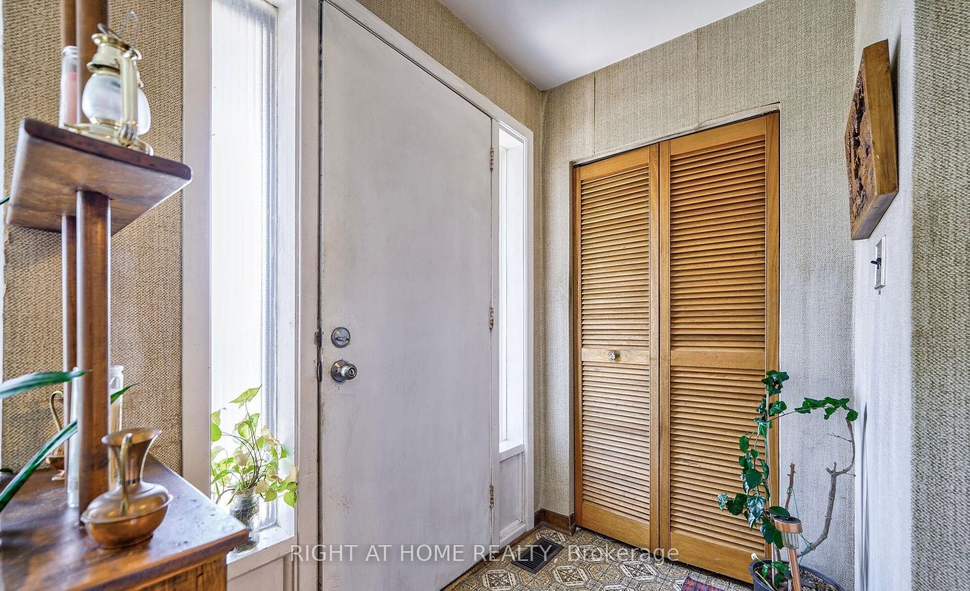 101 Elnathan Cres, Toronto, ON M9L2G2 | 3 Bedroom 2 Bathroom Semi-Detached House | Image 5