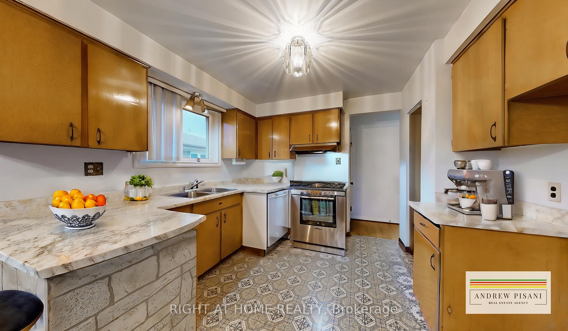 101 Elnathan Cres, Toronto, ON M9L2G2 | 3 Bedroom 2 Bathroom Semi-Detached House | Image 9