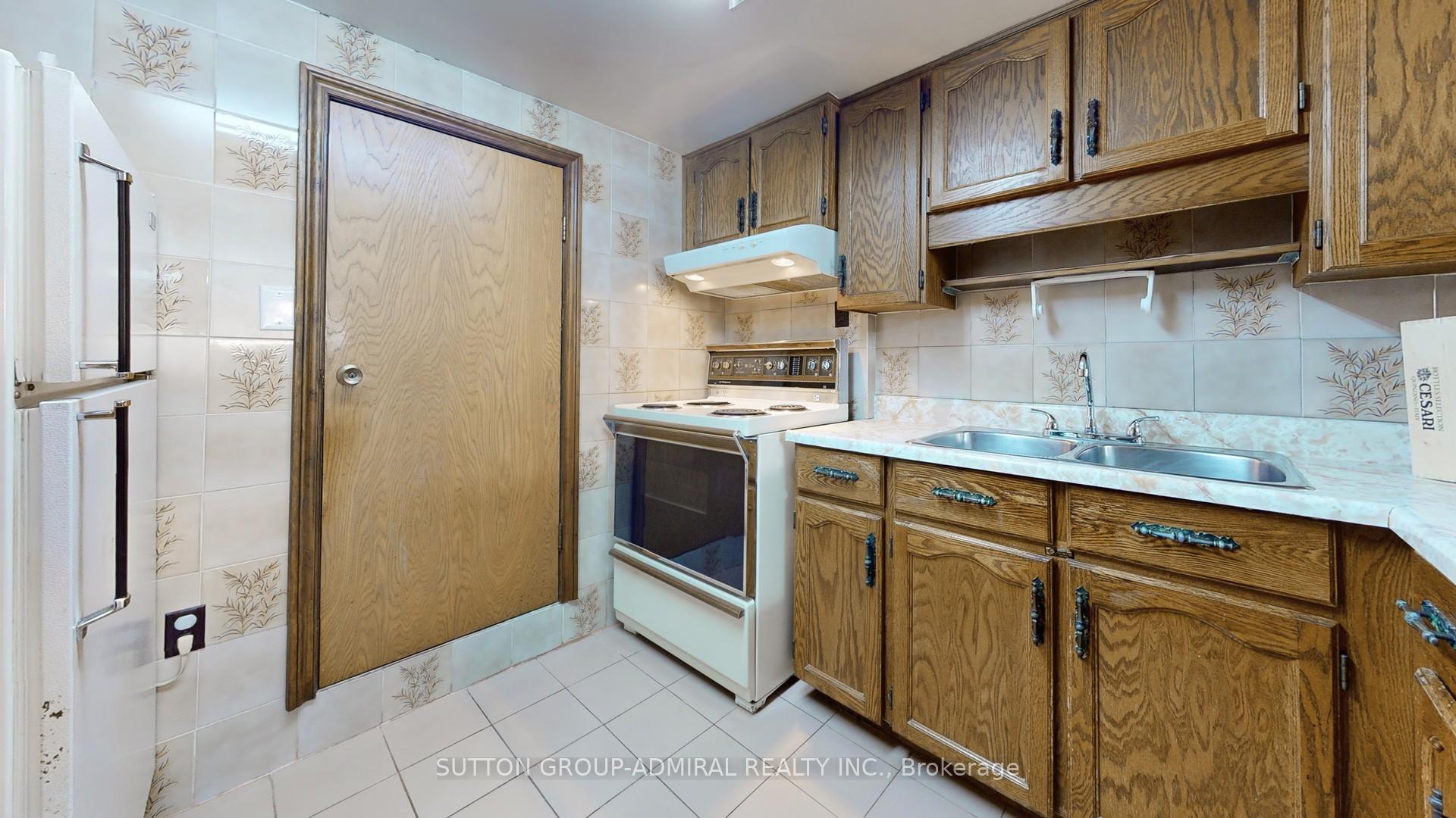 48 Dubray Ave, Toronto, ON M3K1V5 | 3 Bedroom 3 Bathroom Semi-Detached House | Image 24